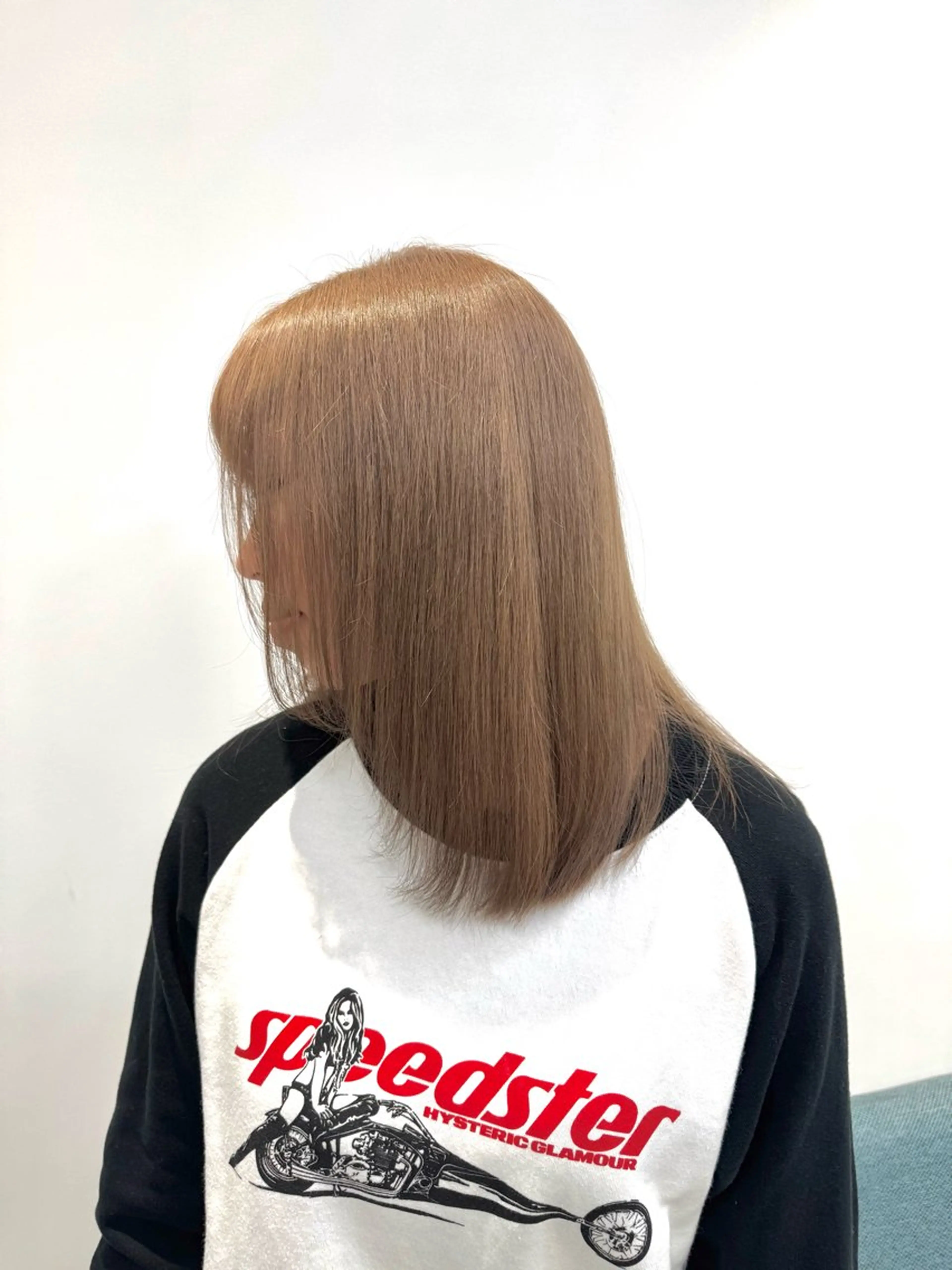 ミディアム カラー 切りっぱなしボブ ミディアムパーマ バレイヤージュ ベージュカラー ブリーチ ヘアカラー hono🐬カラー 特化/ハイトーンのヘアスタイル