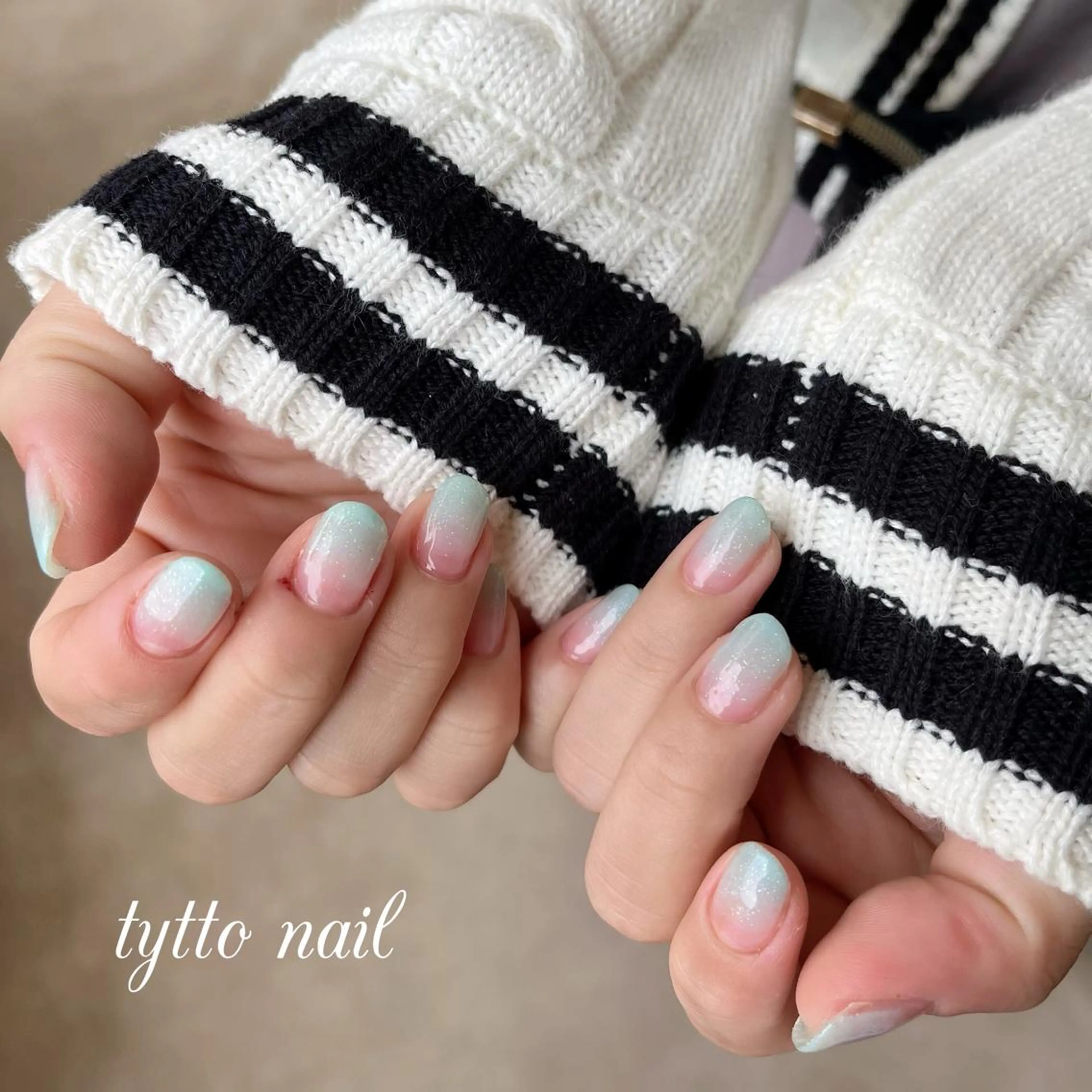 ネイル ブルー グラデーション グリーン オフィスネイル シンプルネイル ハンドネイル tytto nail ❤︎‪‪eri‪‪のネイルデザイン