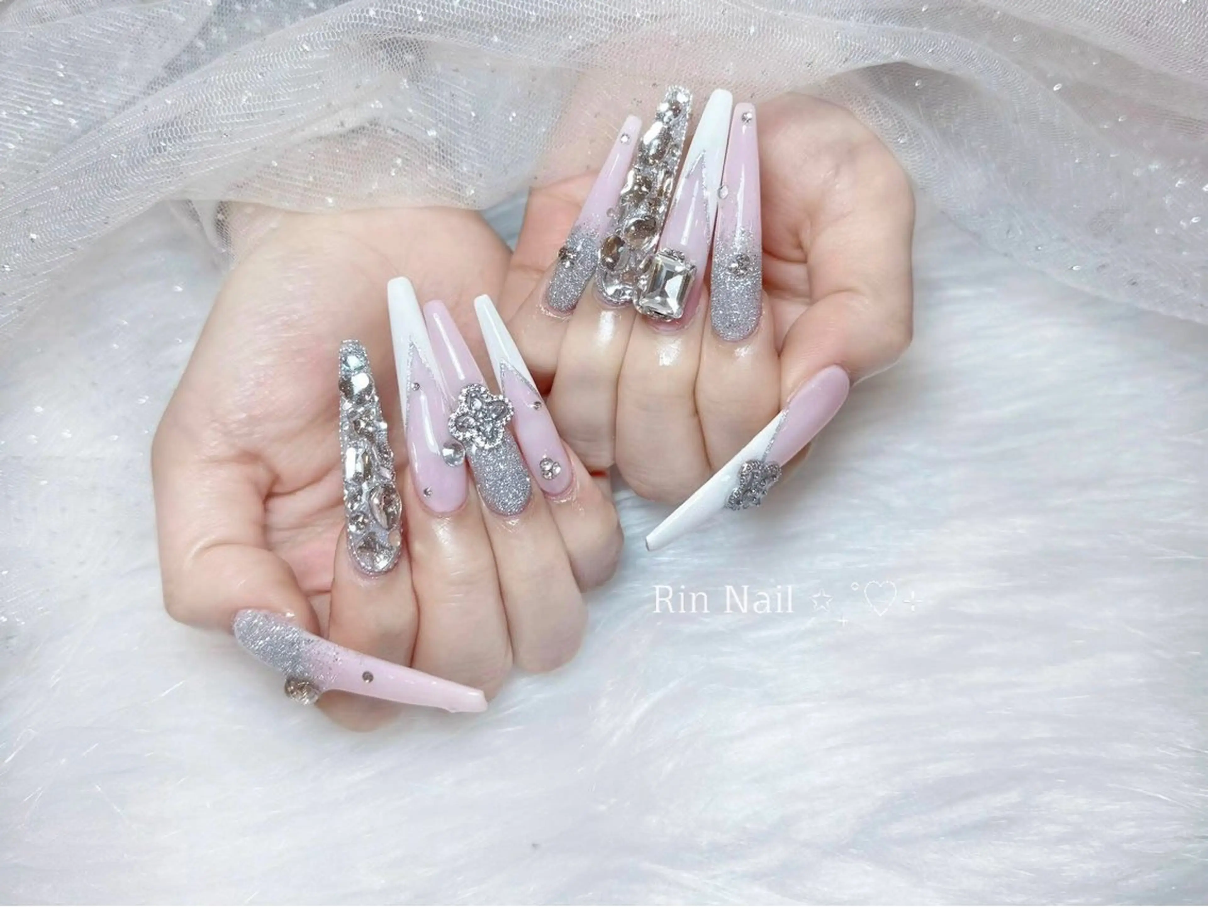 ネイル アートネイル チークネイル ジェルネイル ロングネイル マグネットネイル ハンドネイル Rin Nail 新大久保店のネイルデザイン