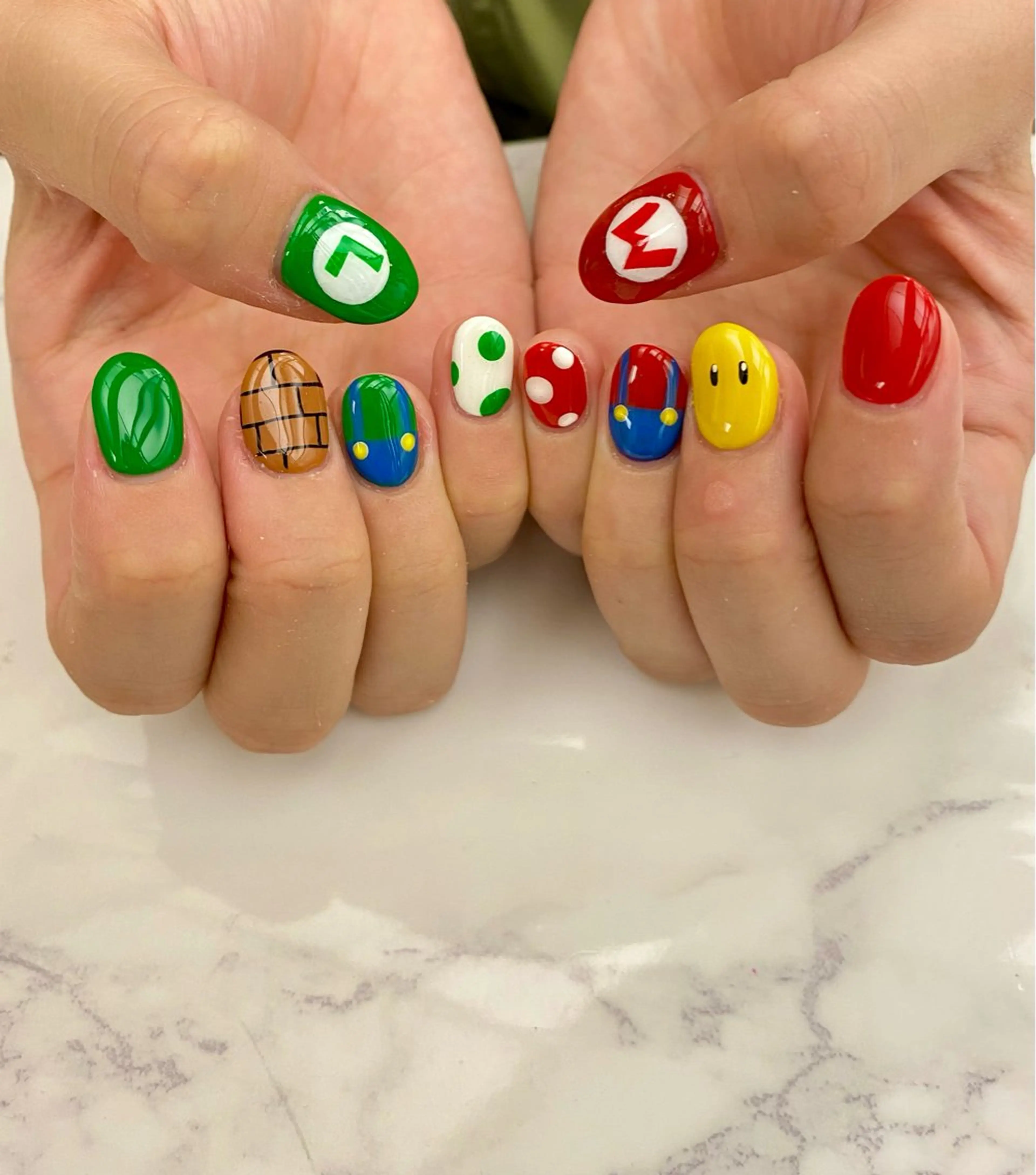 ネイル 安藤 彩乃のネイルデザイン