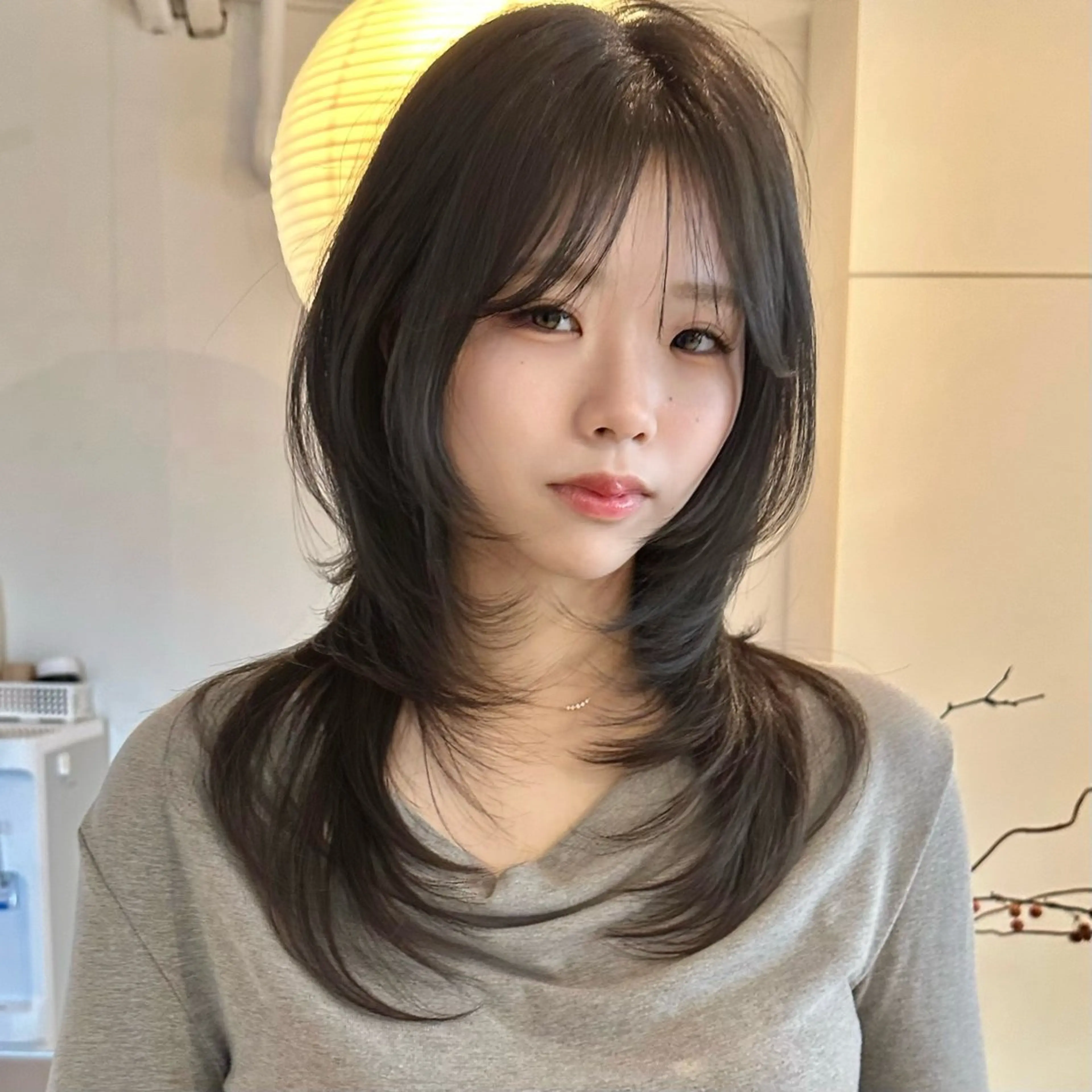 ミディアム カット ヘアカラー トリートメント 🌹ハッシュカット、 レイヤー韓国ヘア🌹のヘアスタイル