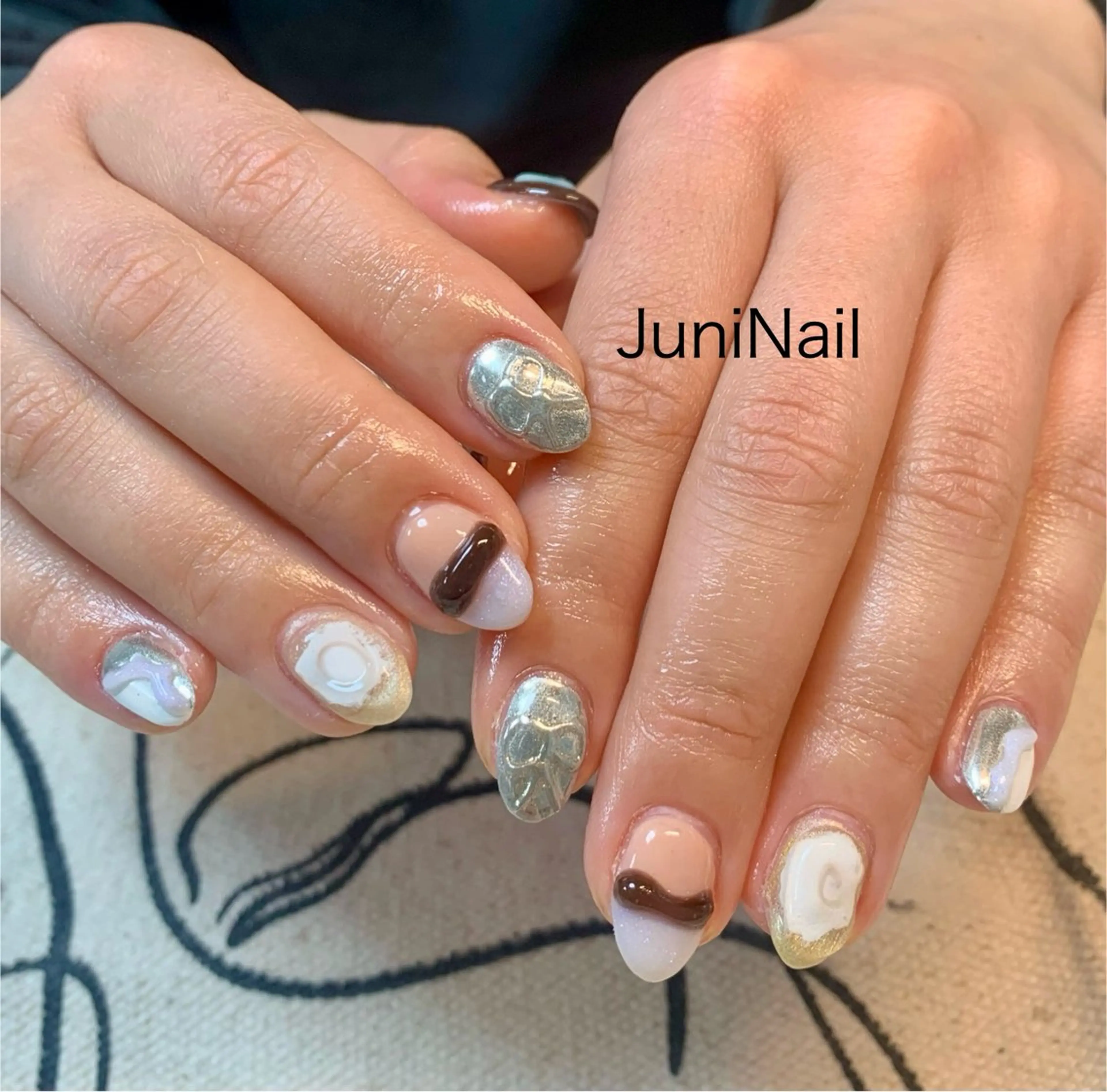 ネイル オーロラネイル クリアネイル 成人式 フラッシュネイル 氷ネイル・うるうるネイル ハンドネイル JuniNail 주니네일🇰🇷suのネイルデザイン