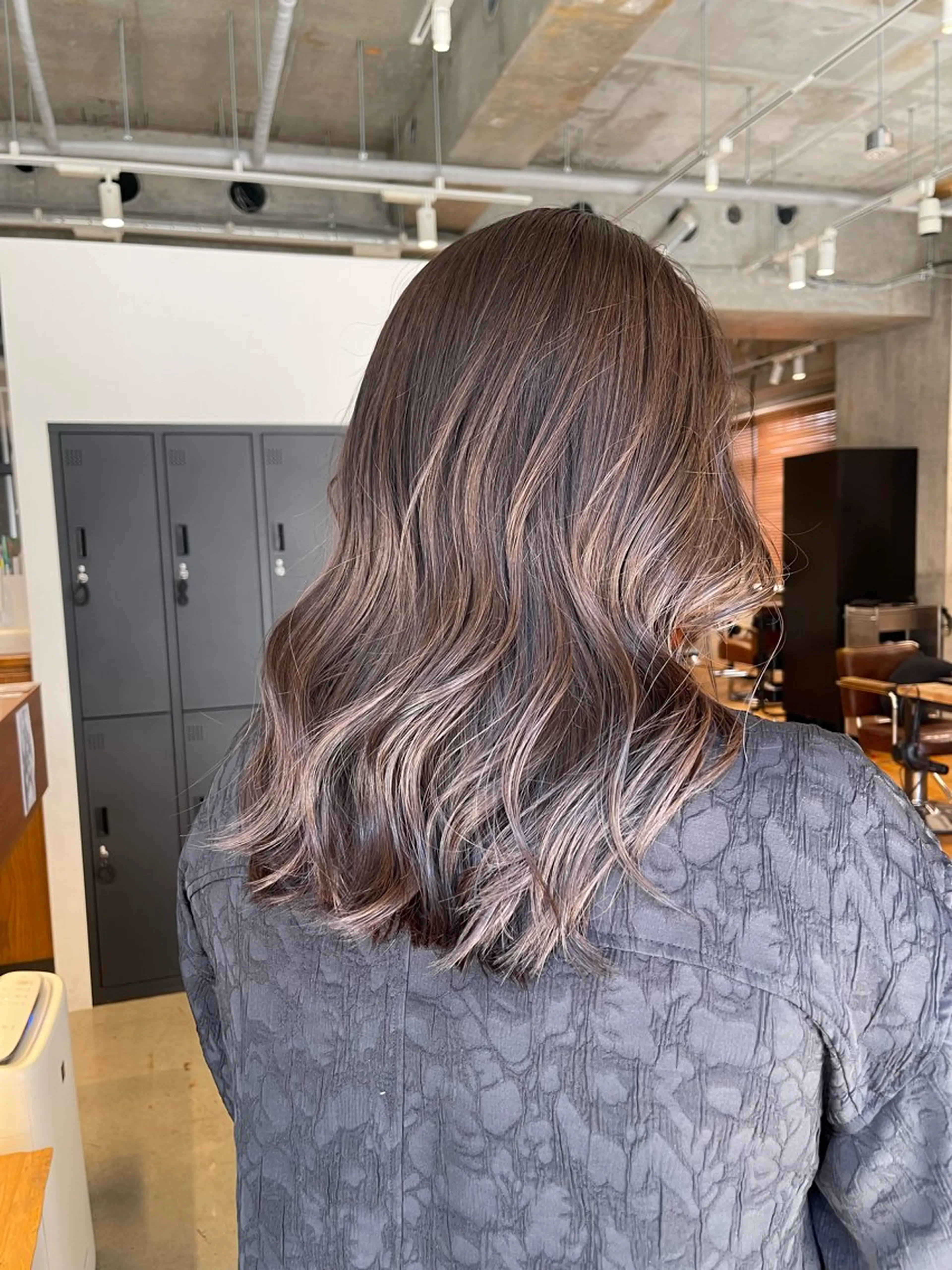 セミロング ヘアカラー トリートメント 🫧うる艶レイヤー /グレージュ🪐リサのヘアスタイル