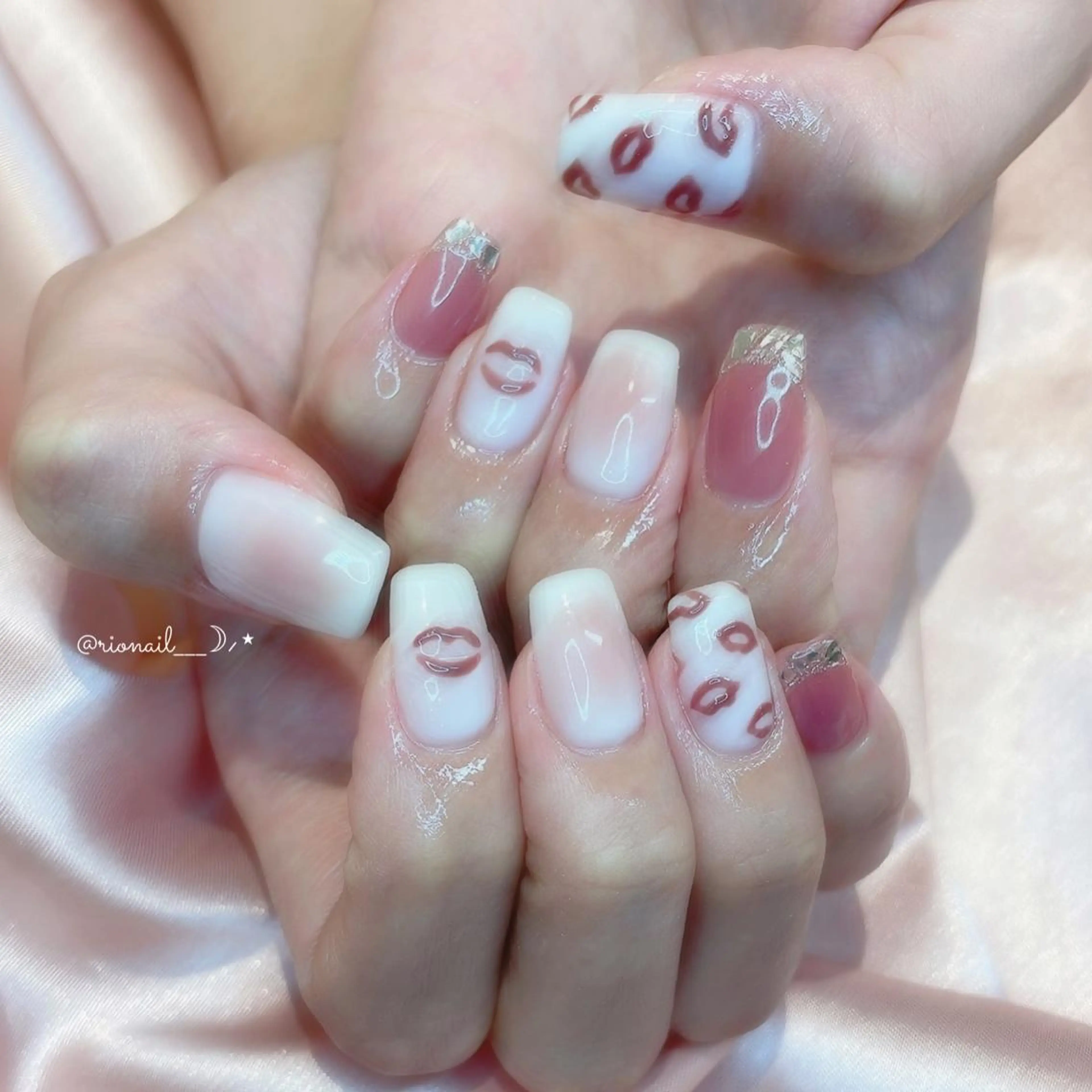 ネイル ハンドネイル 𝘙𝘪𝘰𝘯𝘢 ...🕯🤍のネイルデザイン