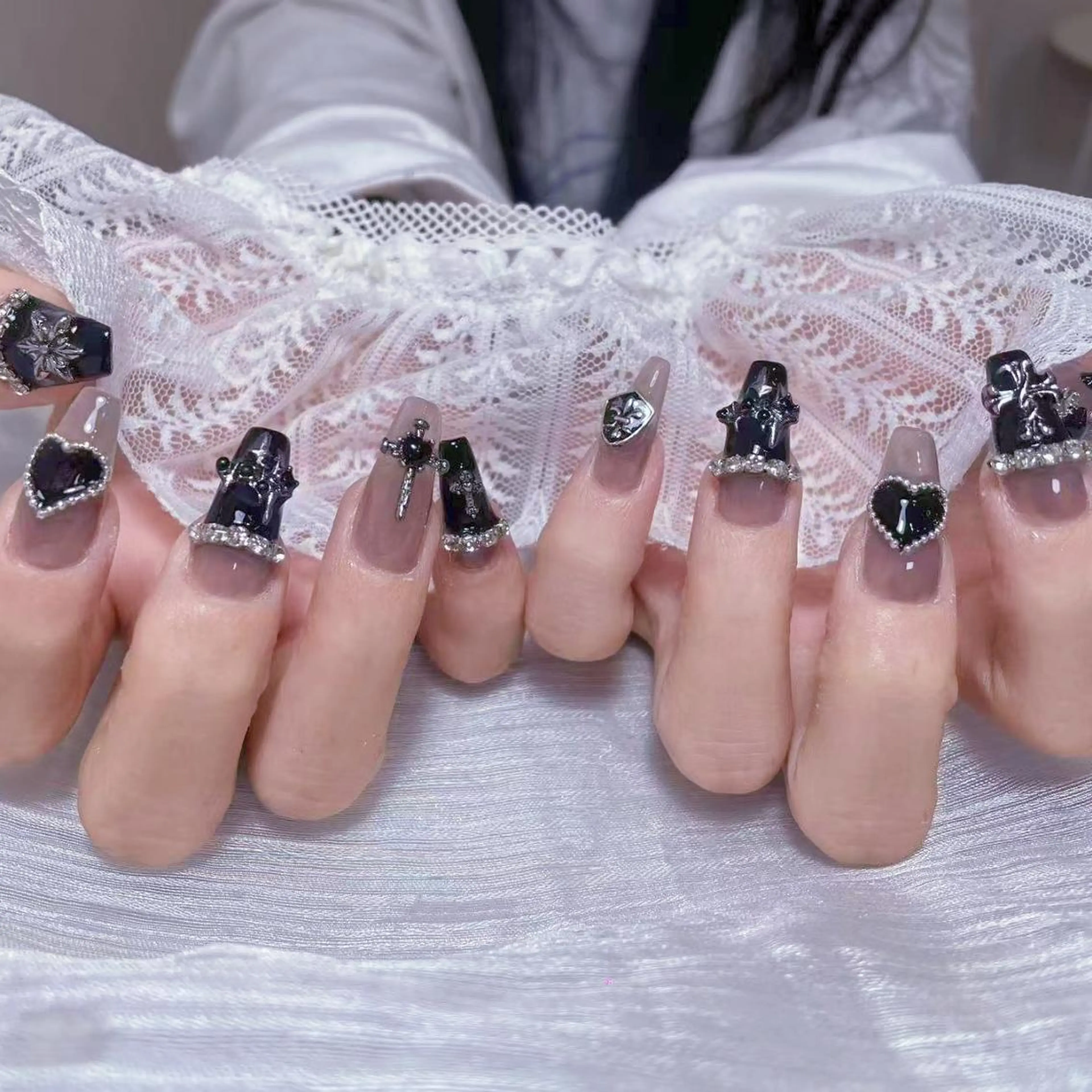 ネイル アートネイル オーロラネイル ガーリー キラキラネイル 韓国ネイル ハンドネイル DIANMOND NAIL🌸のネイルデザイン