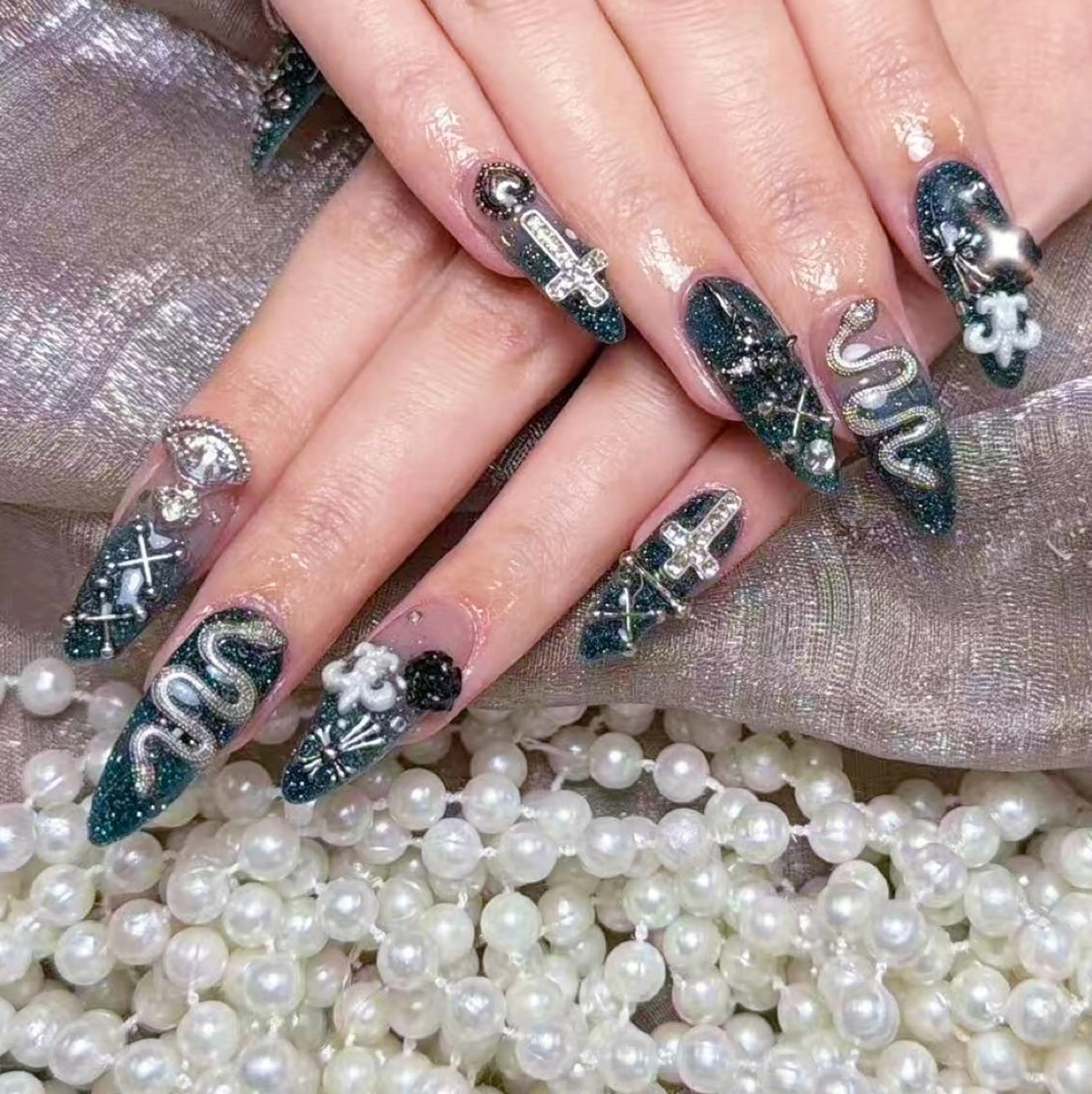 ネイル 晴香 ✨のネイルデザイン