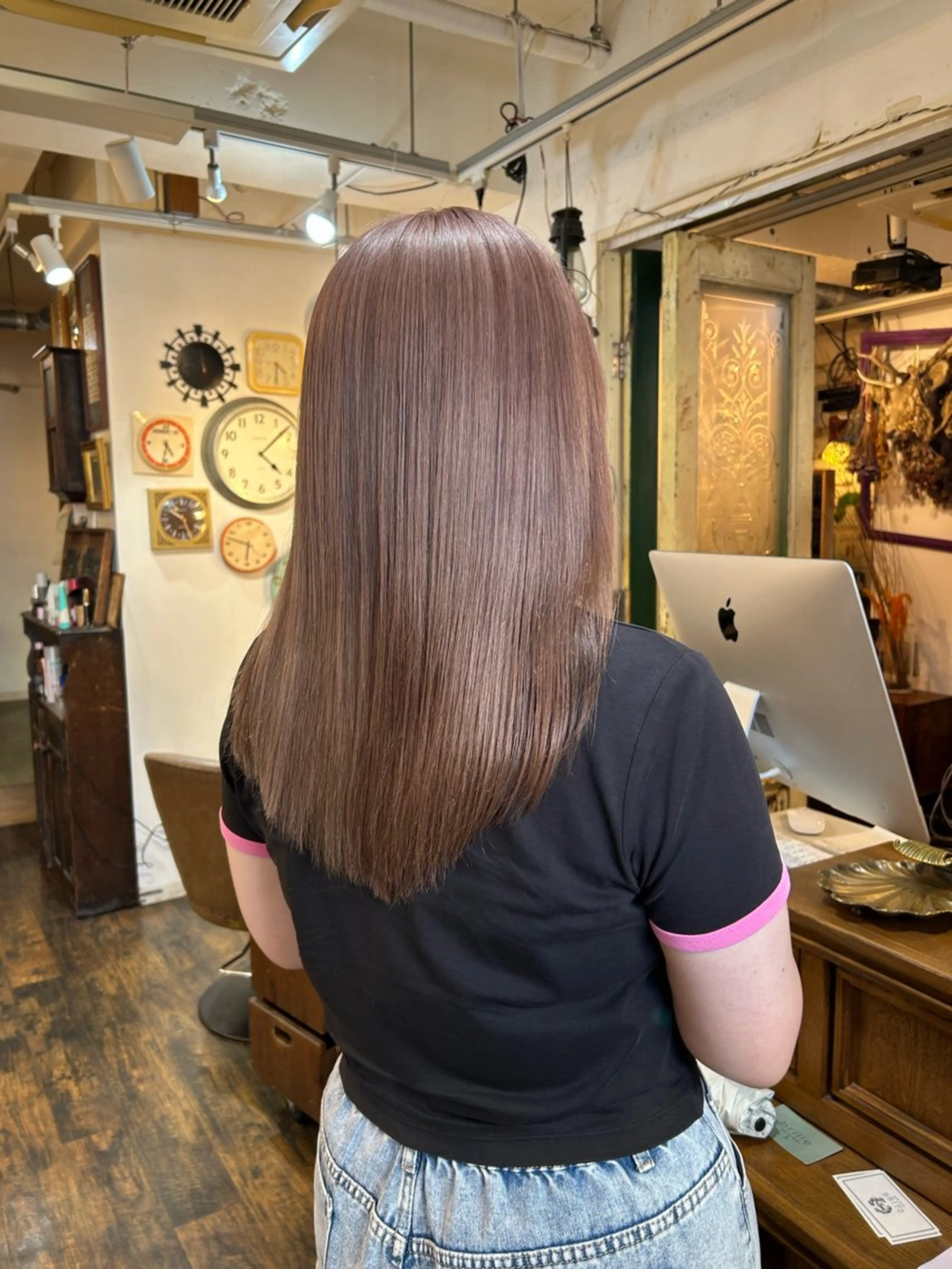 セミロング カラー ベージュカラー ブリーチ 透明感カラー ハイトーンカラー ミルクティーベージュ BRITS 渡辺 菜々子のヘアスタイル