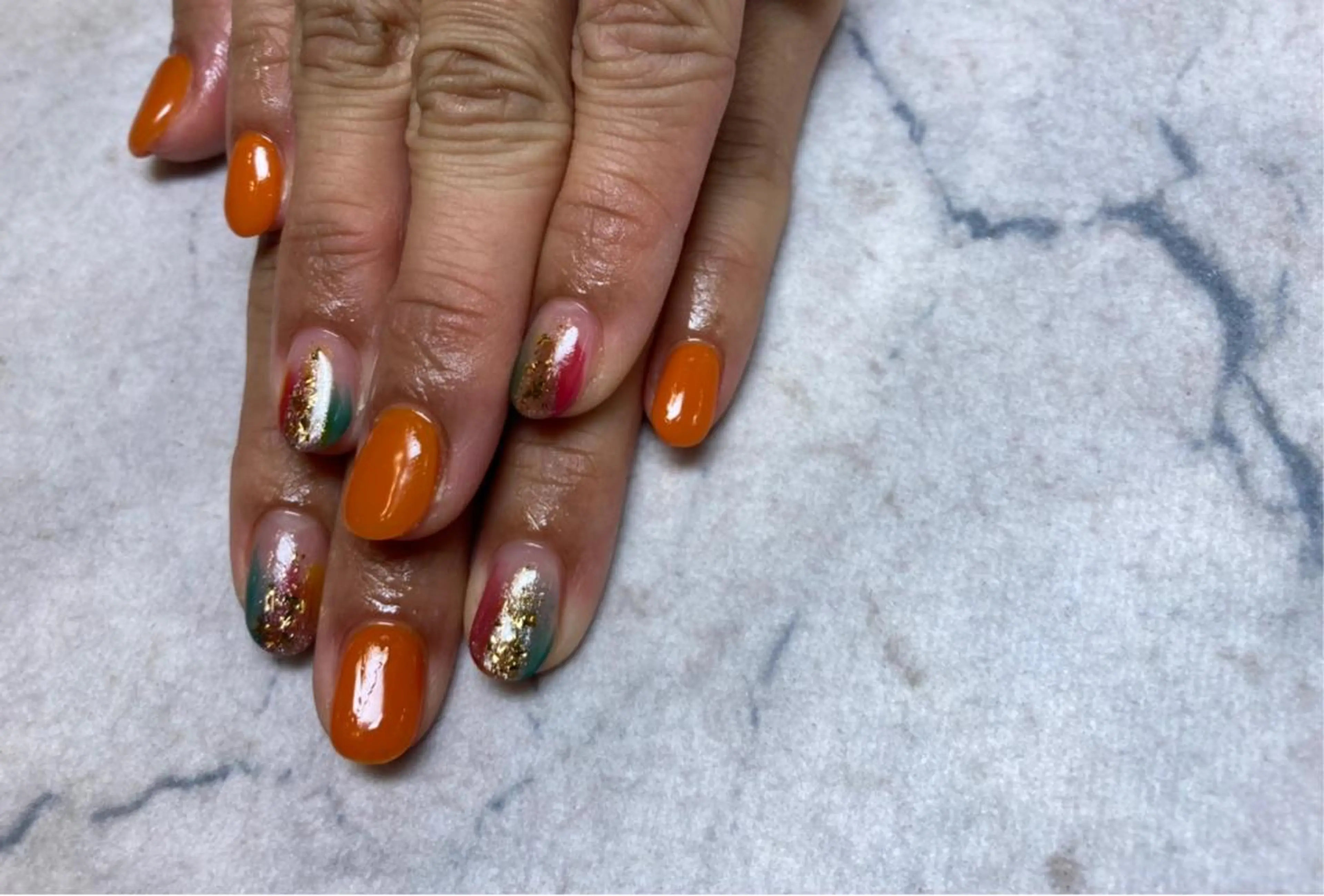 ネイル ネイルリボン 受付スタッフのネイルデザイン