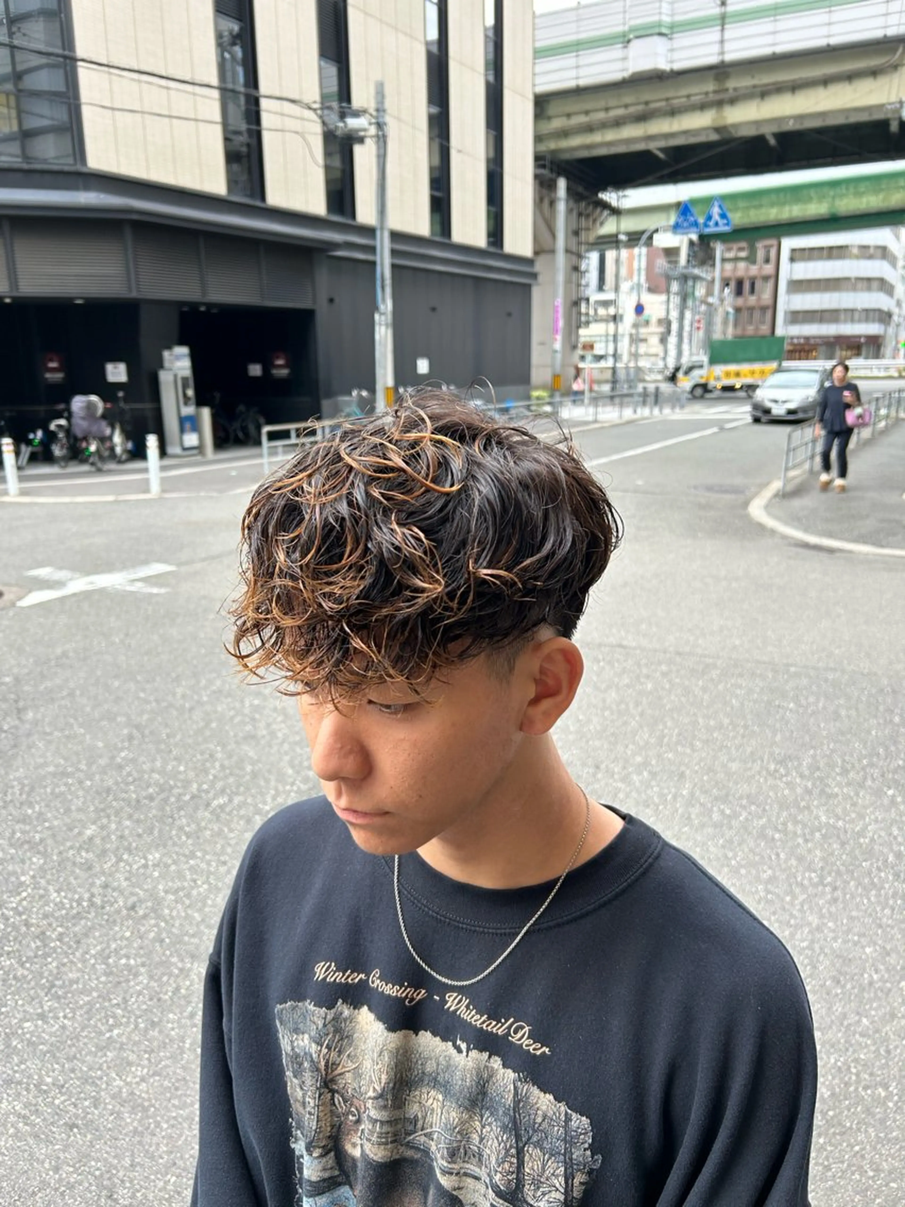 ミディアム ミディアムパーマ BARBER BROS 長堀橋店所属・奥 圭人｜メンズスタイルのヘアスタイル