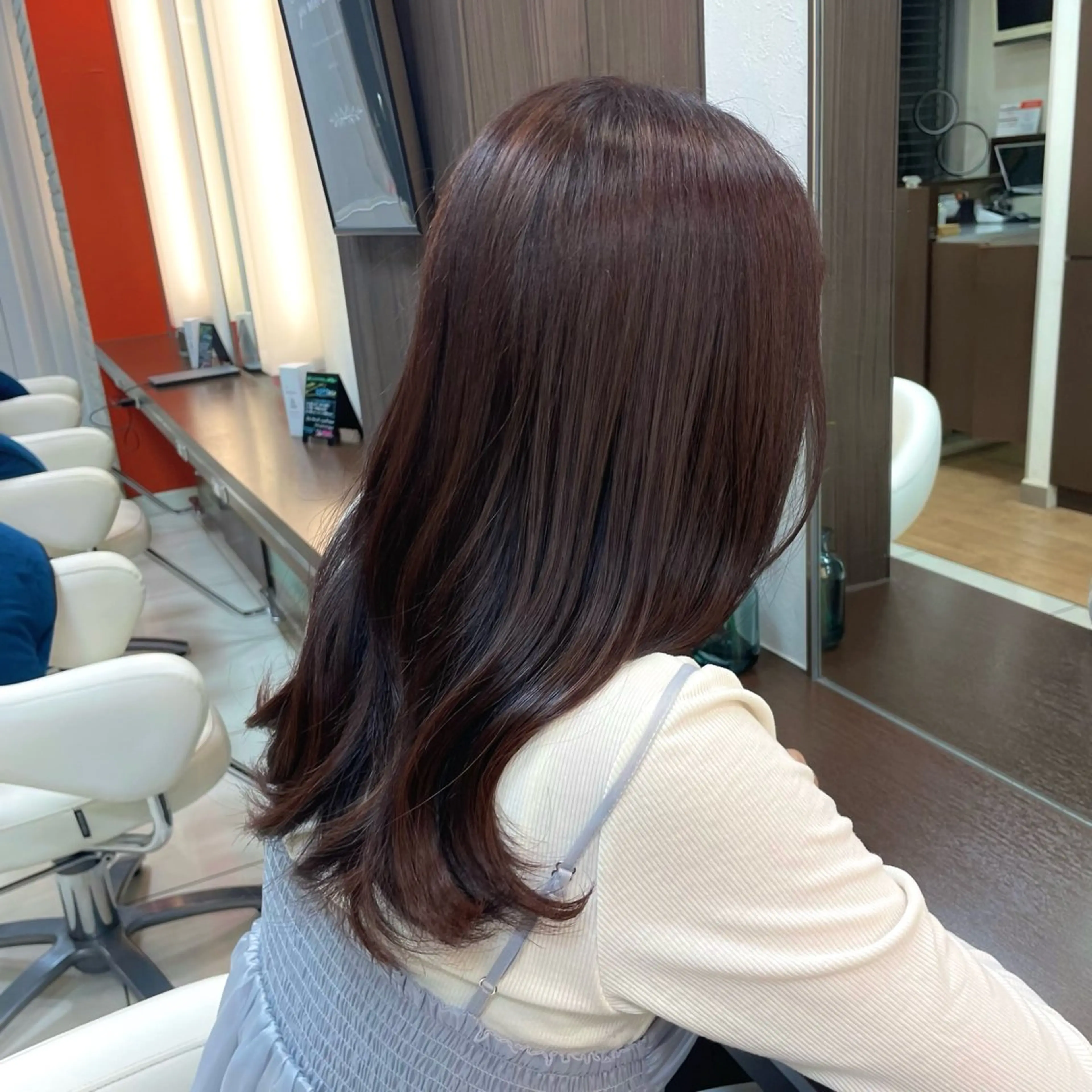 セミロング カラー ブラウンカラー ヘアカラー rouge所属・アベ ミオのヘアスタイル