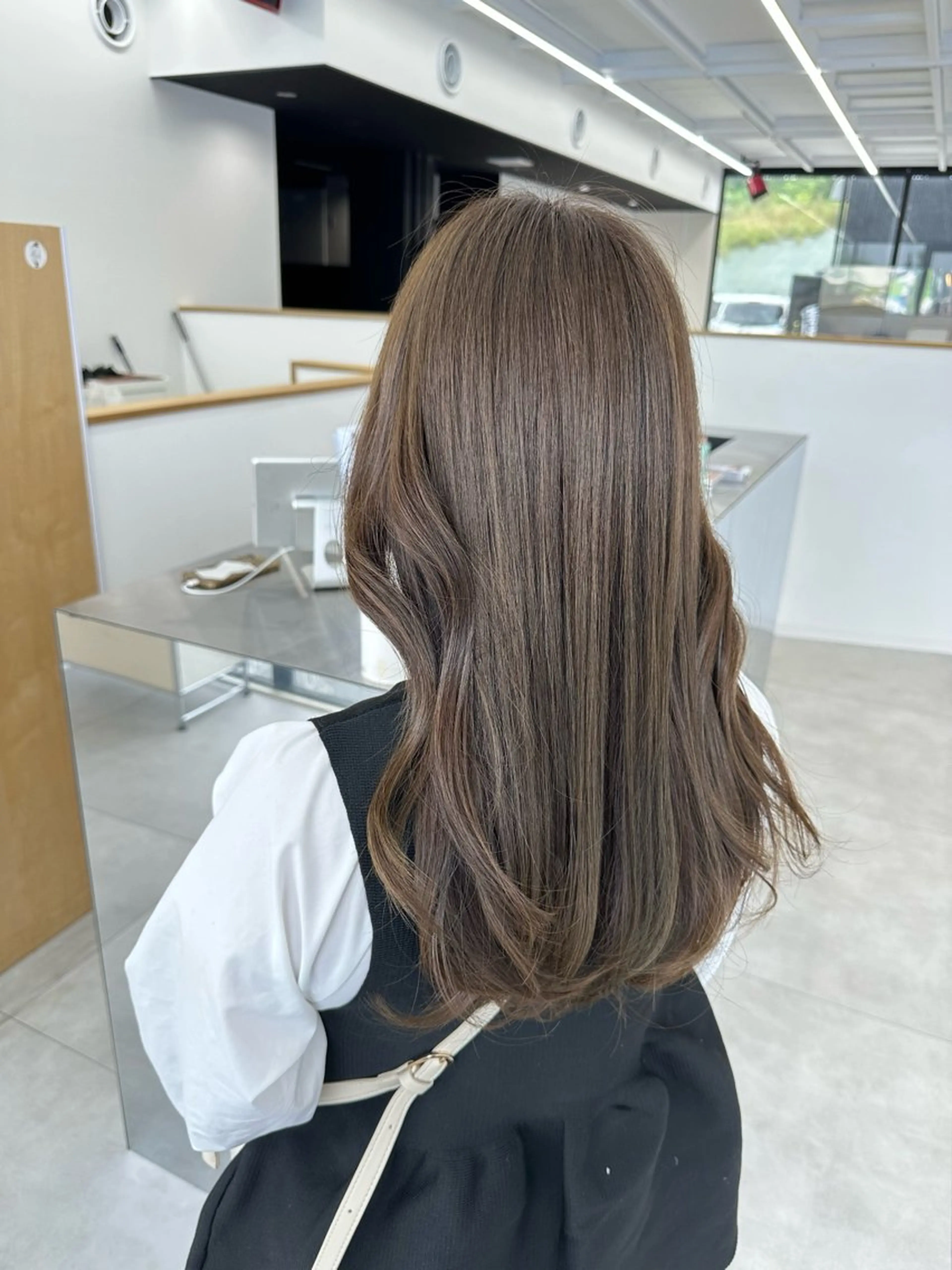 セミロング カット ヘアカラー risa | 透明感 カラー|ベージュのヘアスタイル