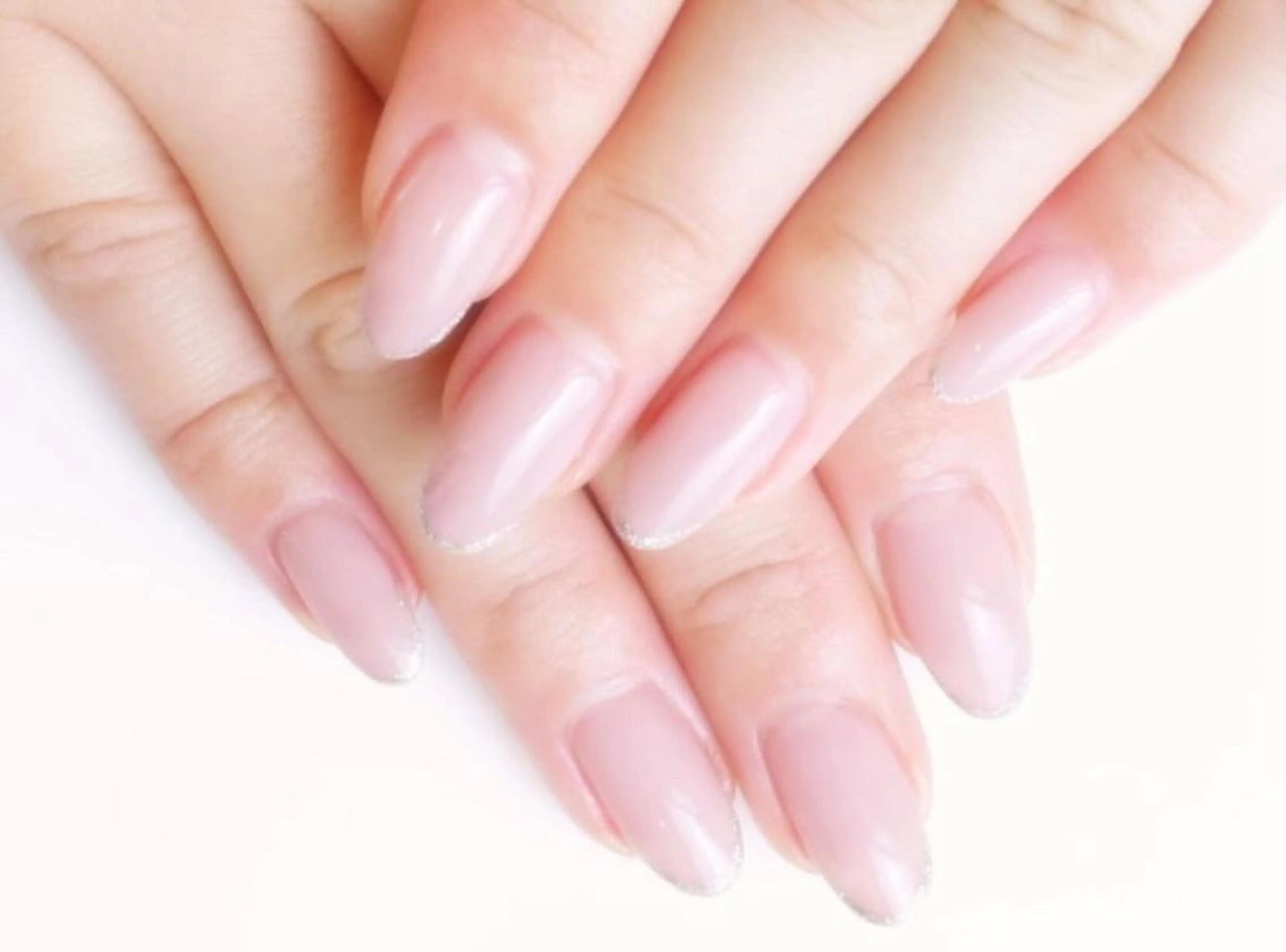 ネイル シールエクステ/ ハイトーンカラーのヘアスタイル