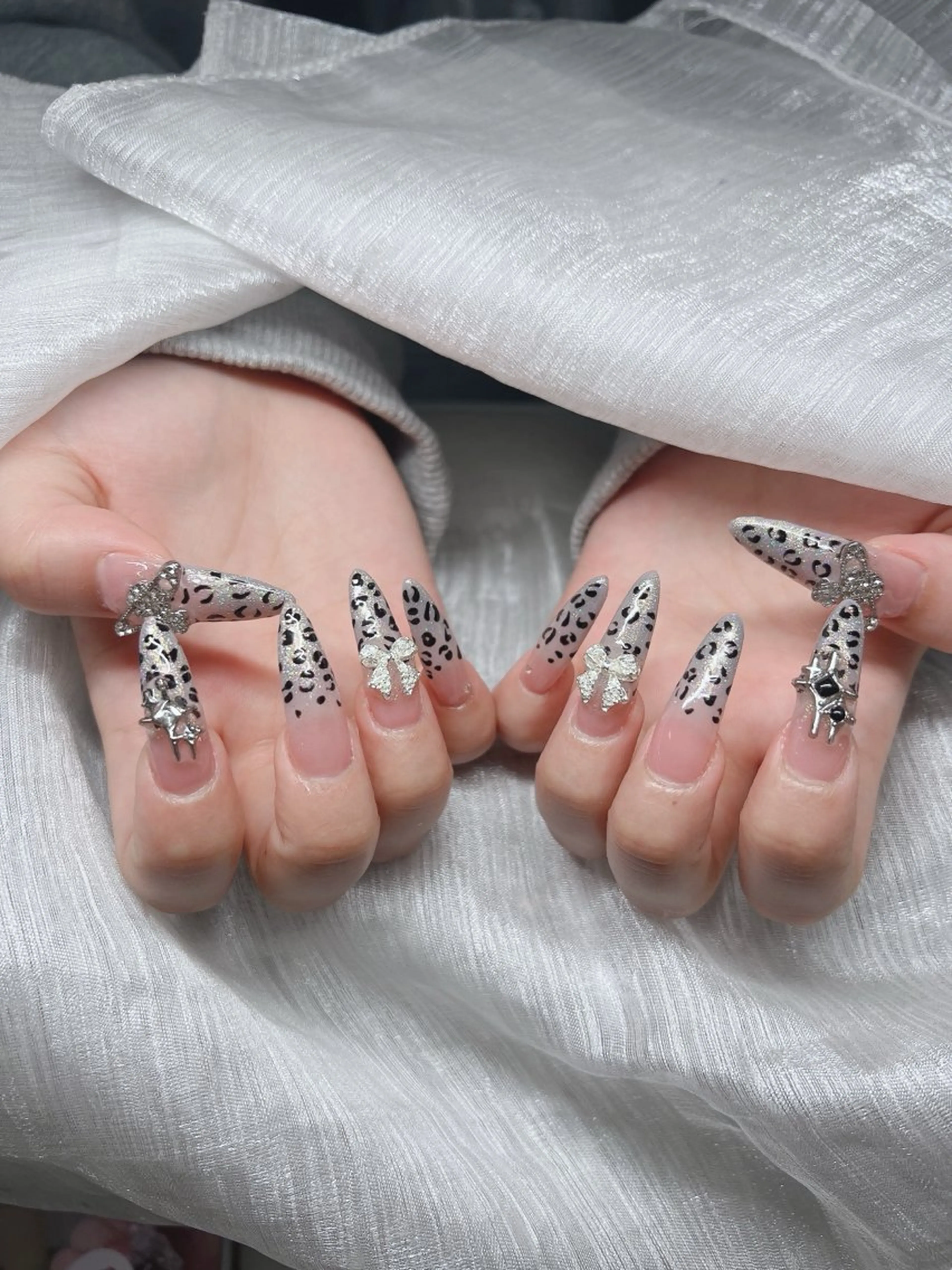 ネイル 長さ出し グラデーション 卒業式 キラキラネイル マグネットネイル ハンドネイル Lee Nails チップ長さだし専門店のネイルデザイン