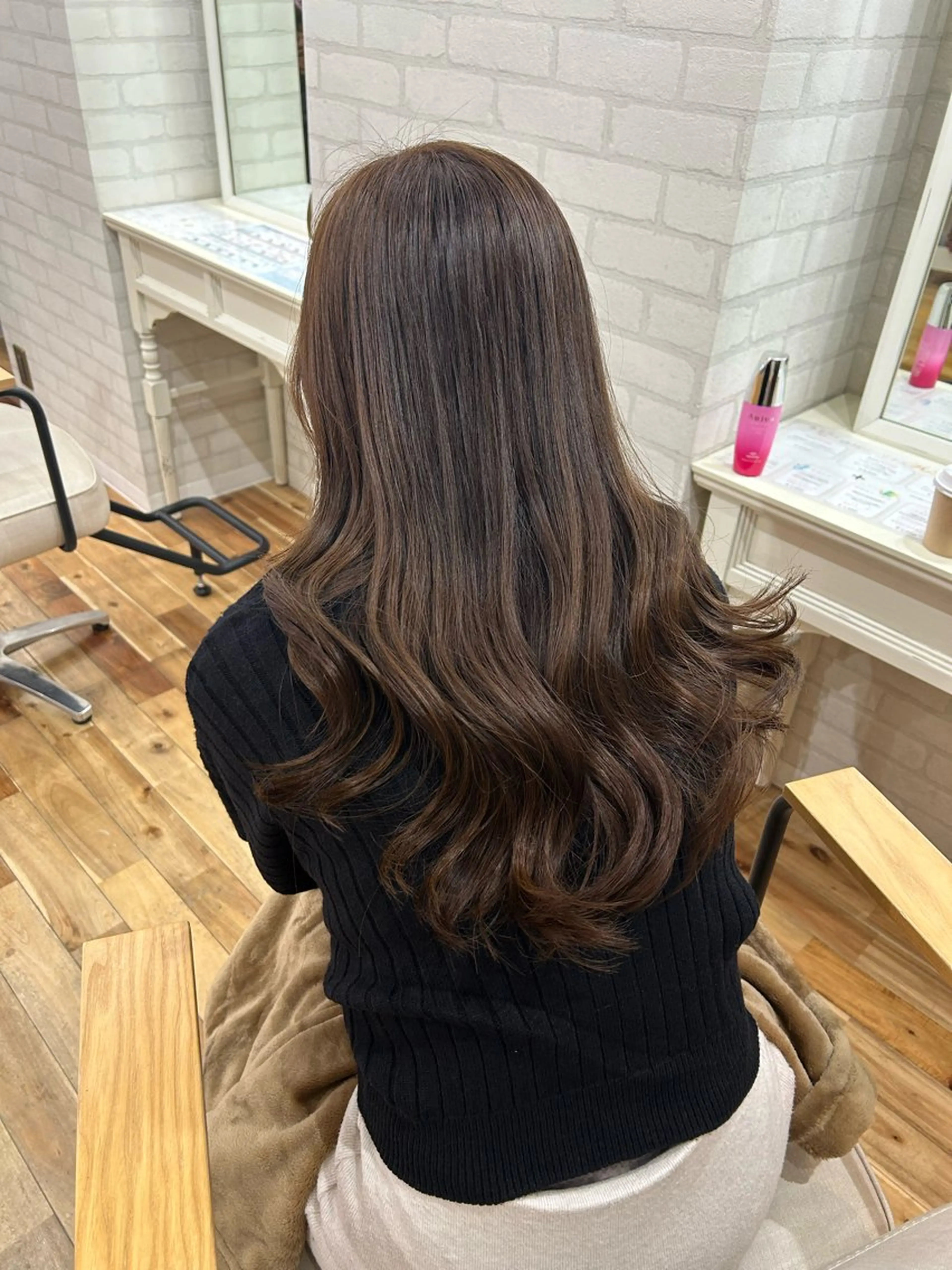 ロング シアーベージュ カット ヘアカラー トリートメント 透明感カラー/牧内 楓/インナーカラーのヘアスタイル