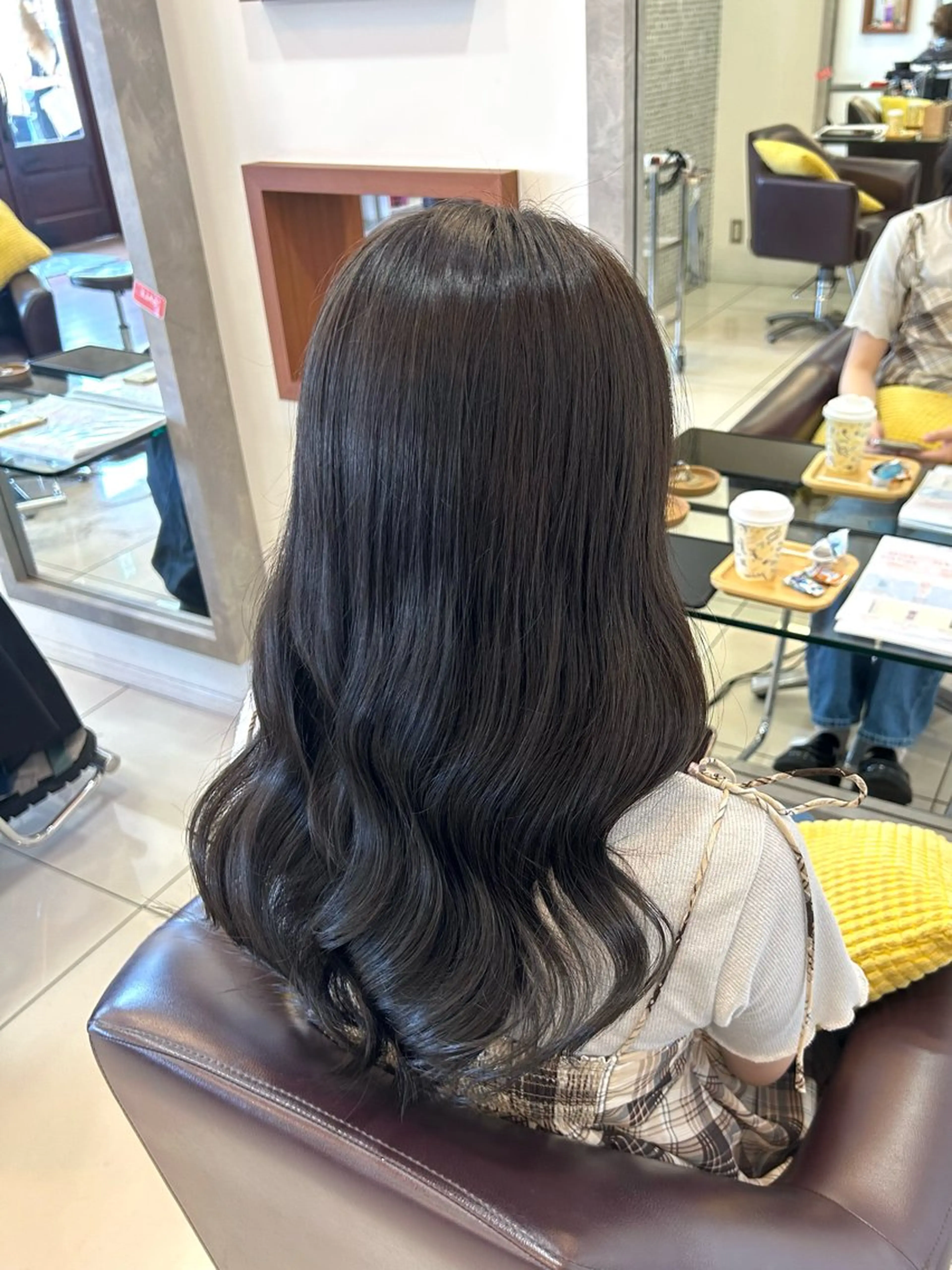 ロング カラー 黒髪 ブリーチ ブルーカラー ブルーブラック 透明感カラー ヘアカラー トップスタイリスト 林すずかのヘアスタイル