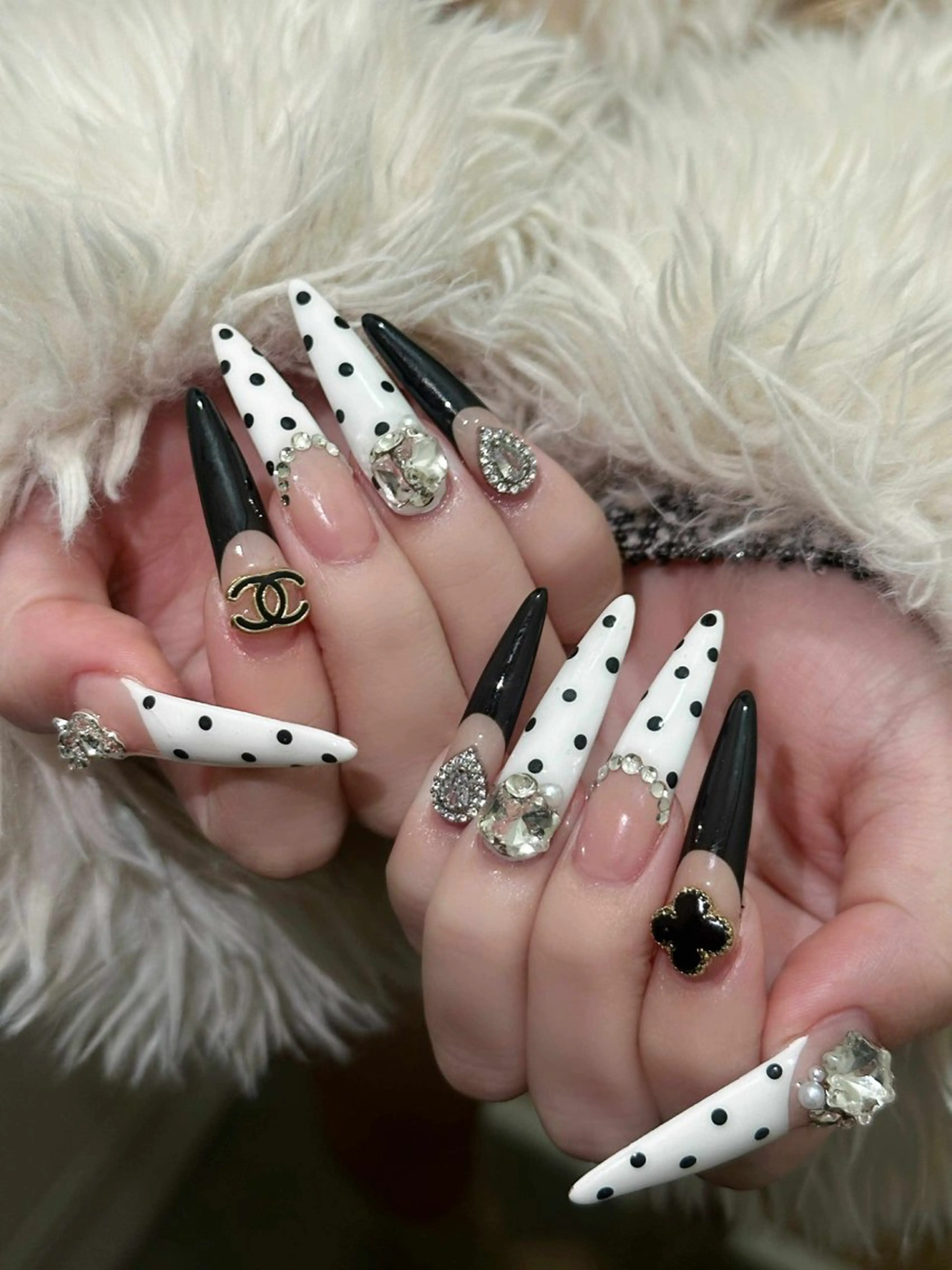 ネイル オーロラネイル ボルドー ブラウン 氷ネイル・うるうるネイル キラキラネイル ハンドネイル Julli ジュリのネイルデザイン