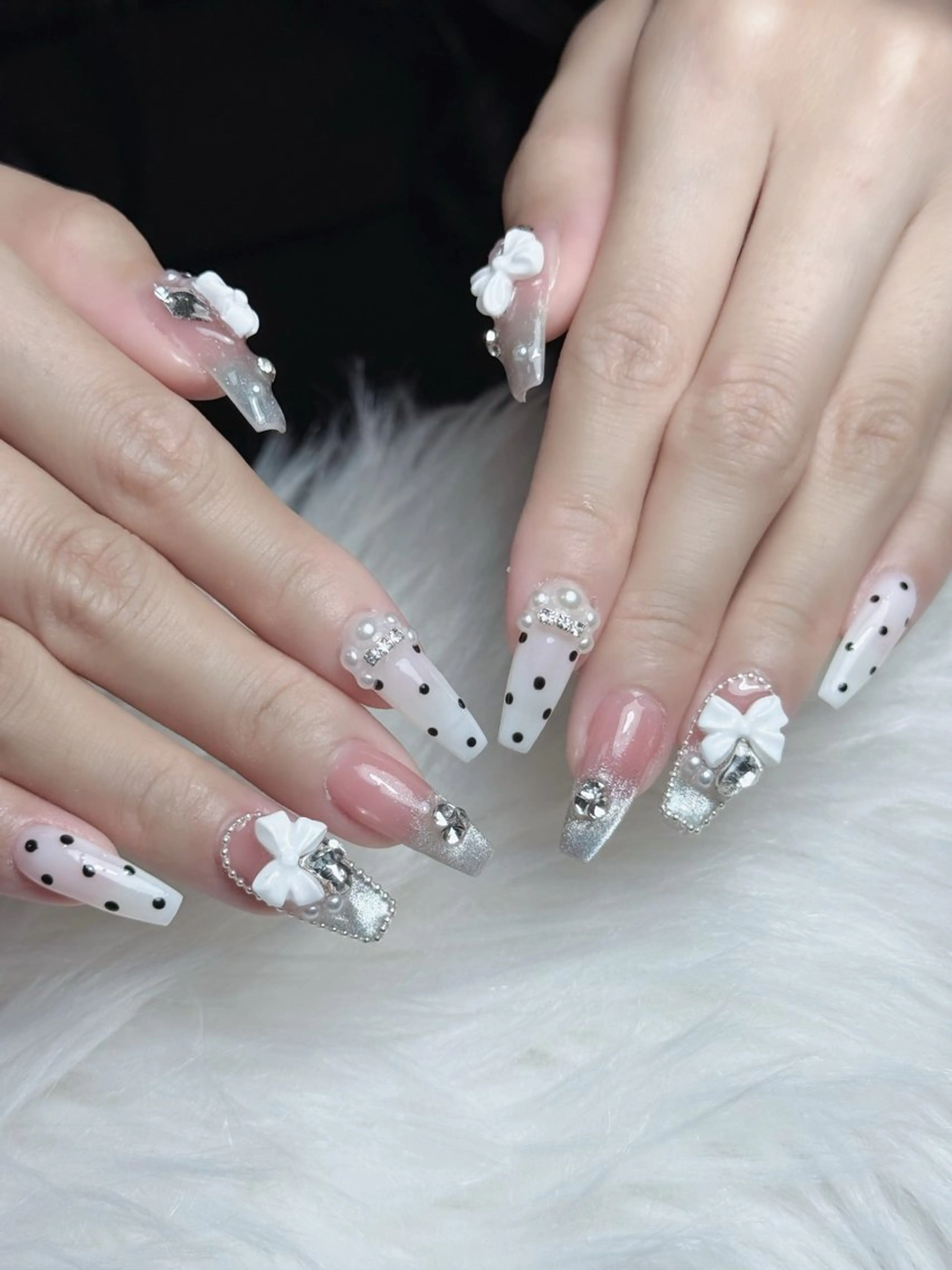 ネイル フレンチネイル ジェルネイル キラキラネイル 韓国ネイル マグネットネイル Julli NailStudioのネイルデザイン
