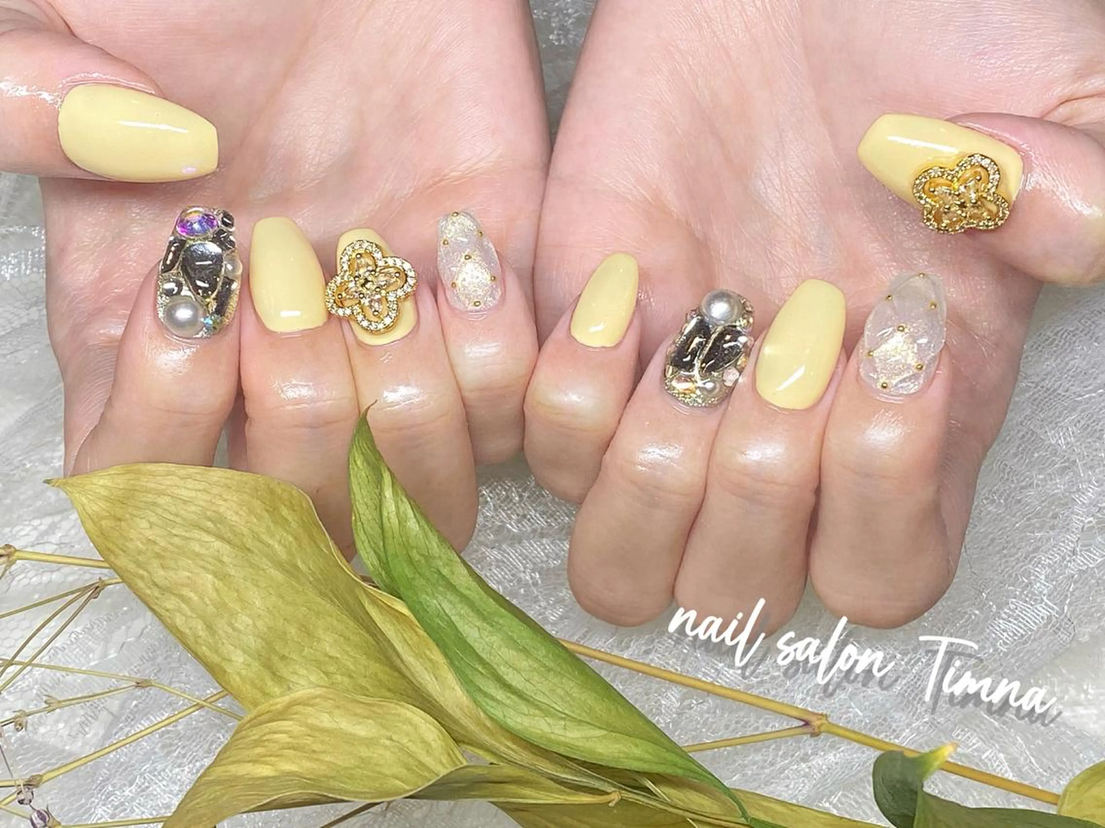 ミディアム ハンドネイル NAILSALON 🍔Timna🍟のネイルデザイン