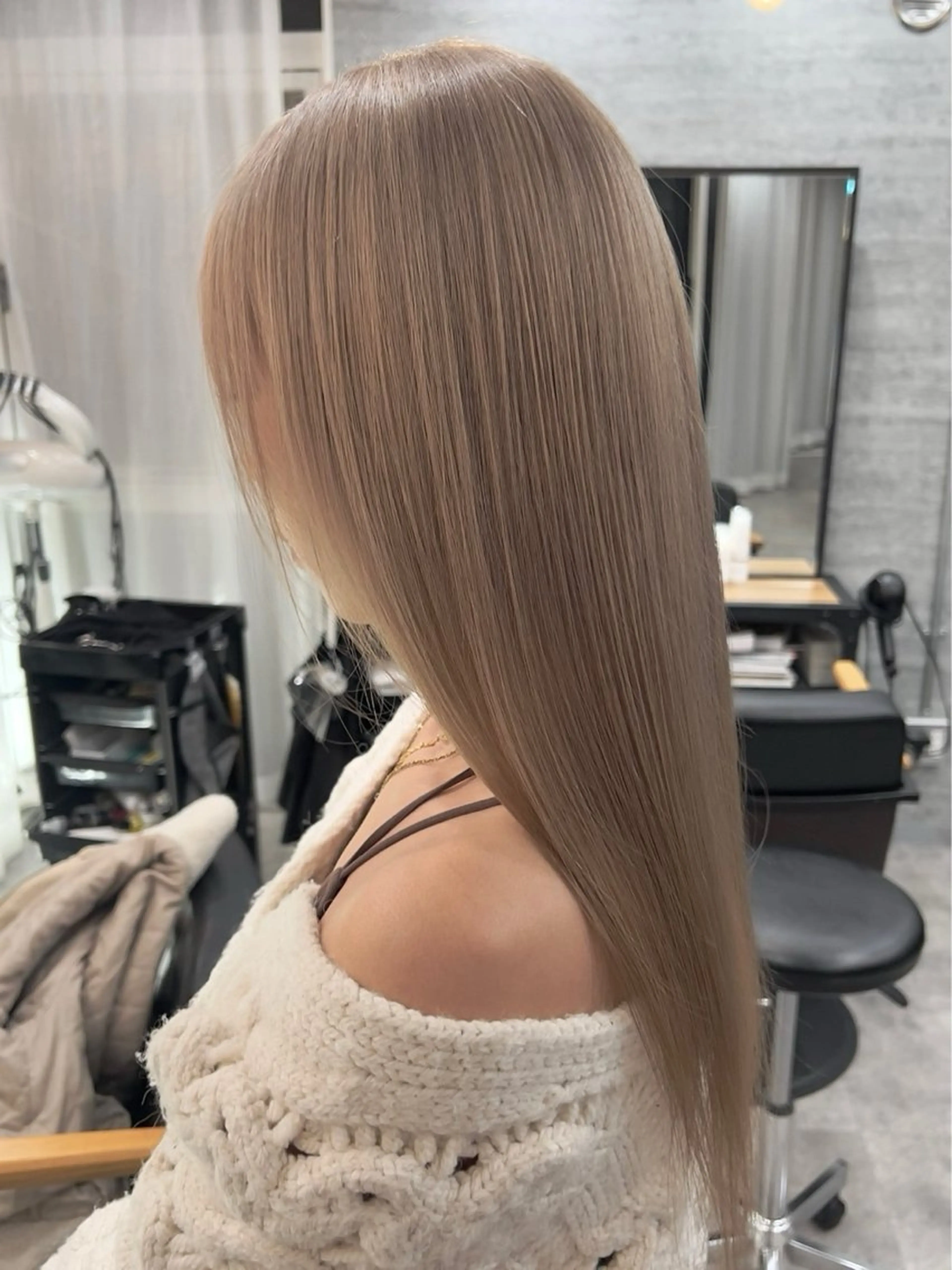 ロング カラー ベージュカラー ミルクティーベージュ 透明感カラー/レイヤ ーhinata.のヘアスタイル