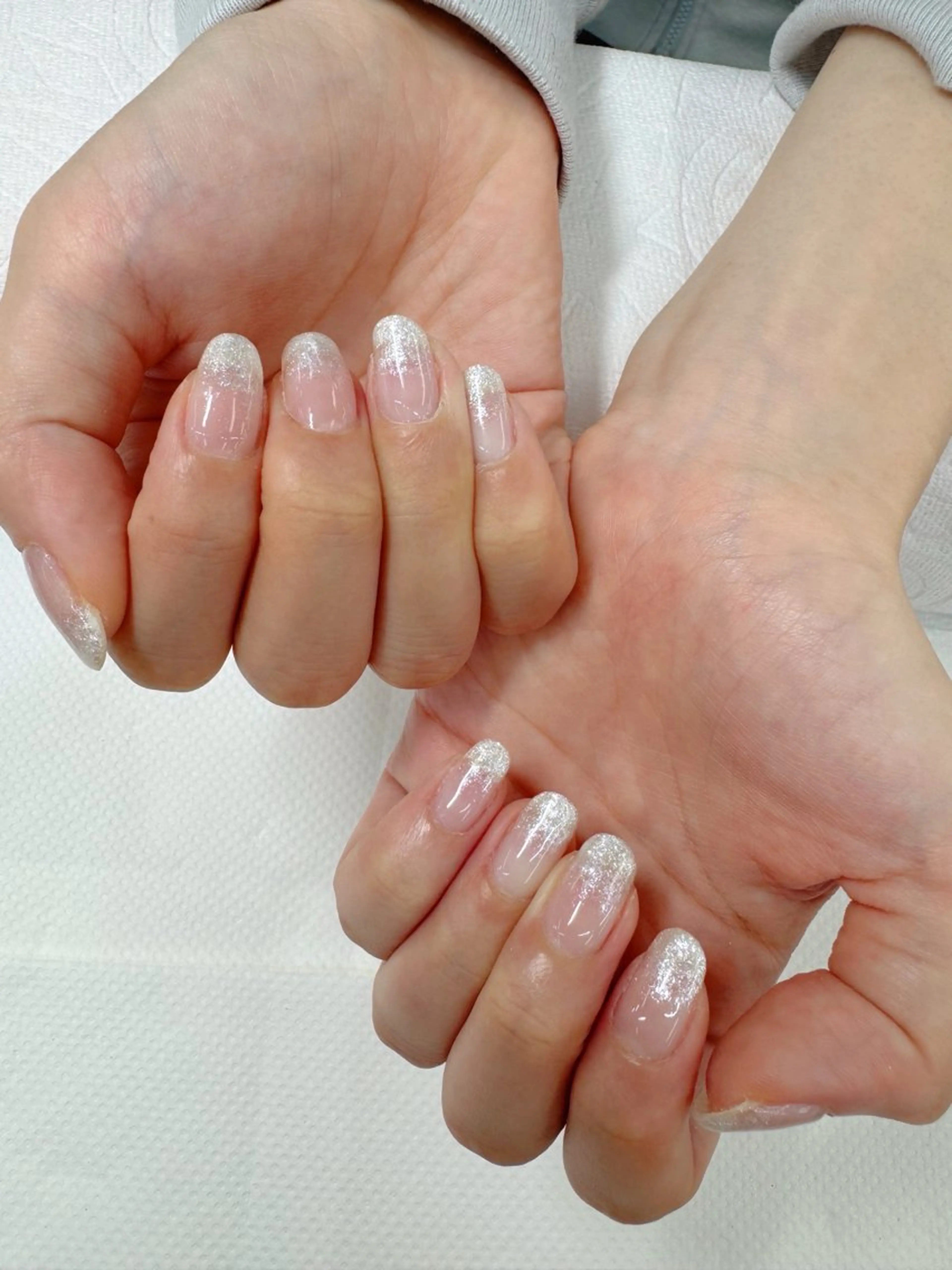 ネイル ラメ(グリッター) シルバー ホワイト Luz de Amberのネイルデザイン