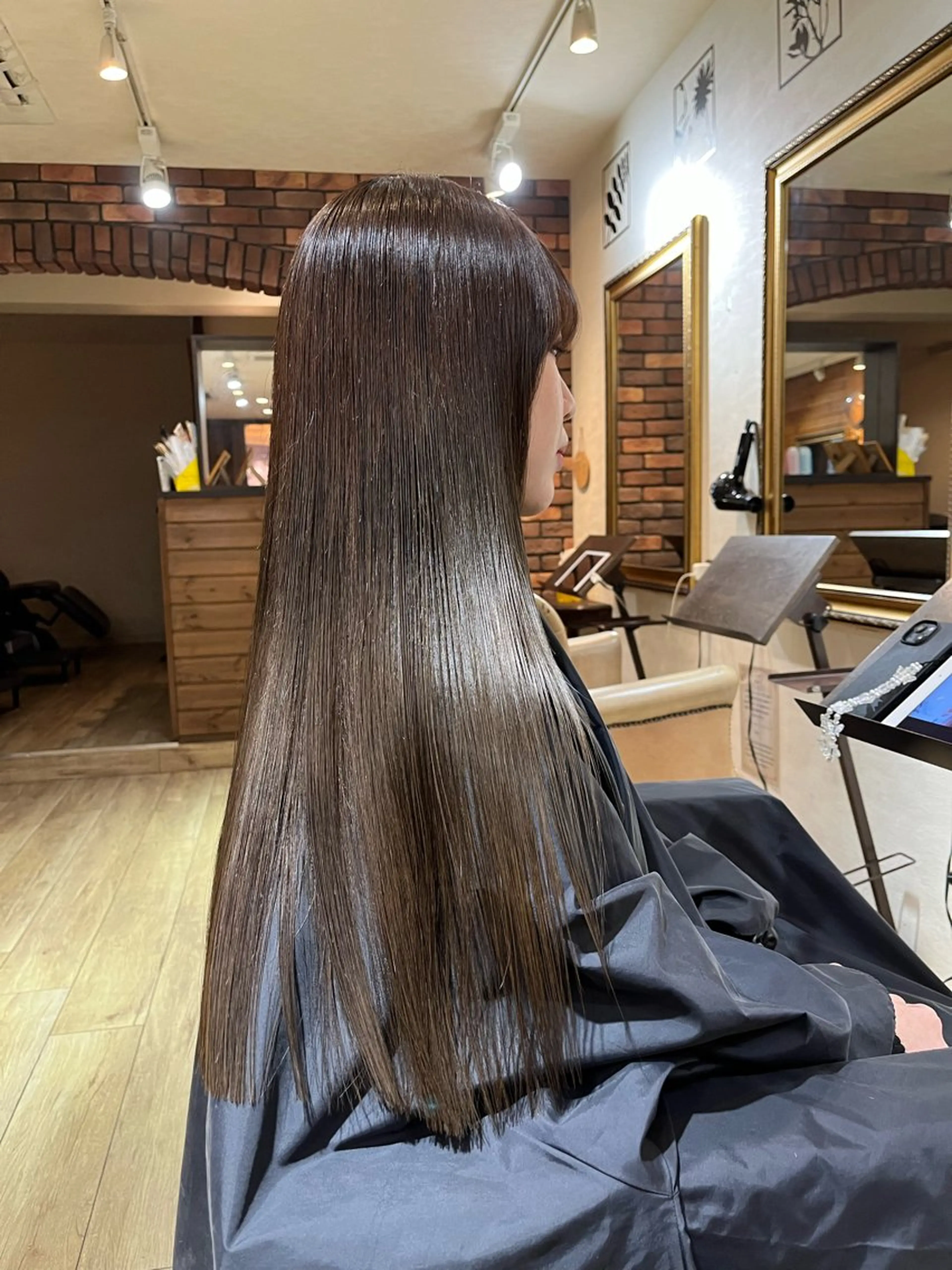 ロング カラー オリーブカラー VOYAGE所属・中園 康のヘアスタイル