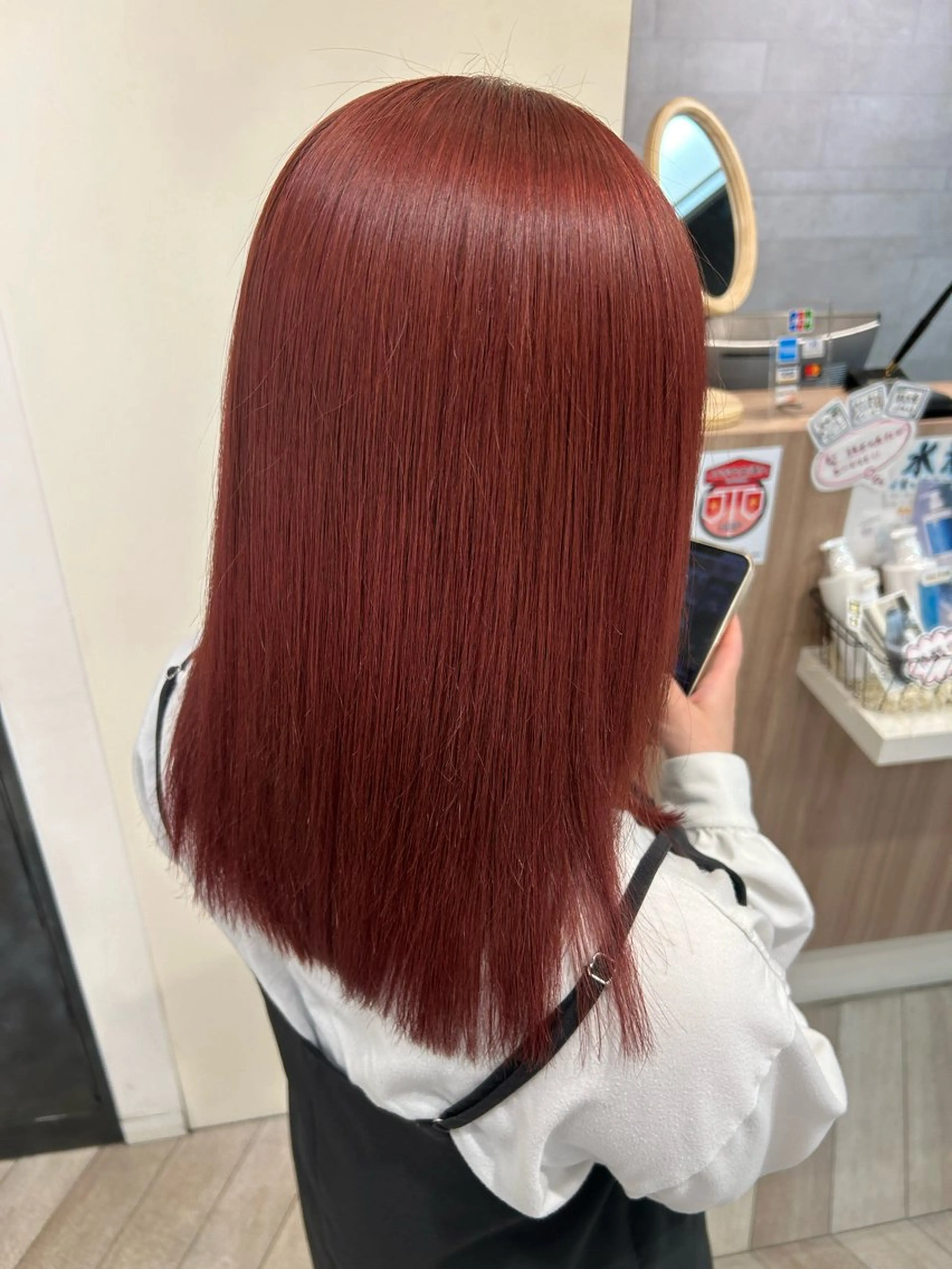 ミディアム カラー レッドカラー 木村 澪奈のヘアスタイル