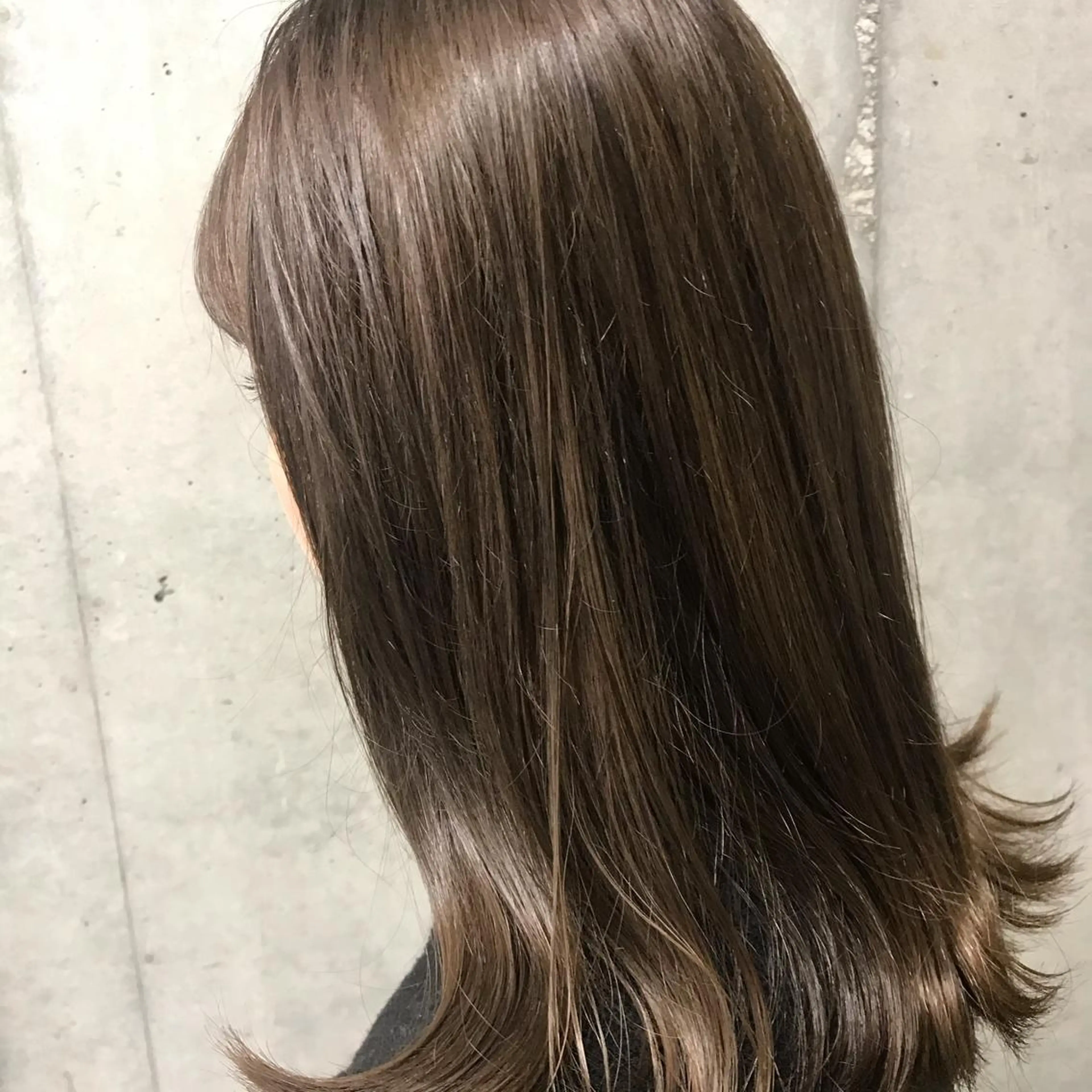 ミディアム 横山 奈央のヘアスタイル