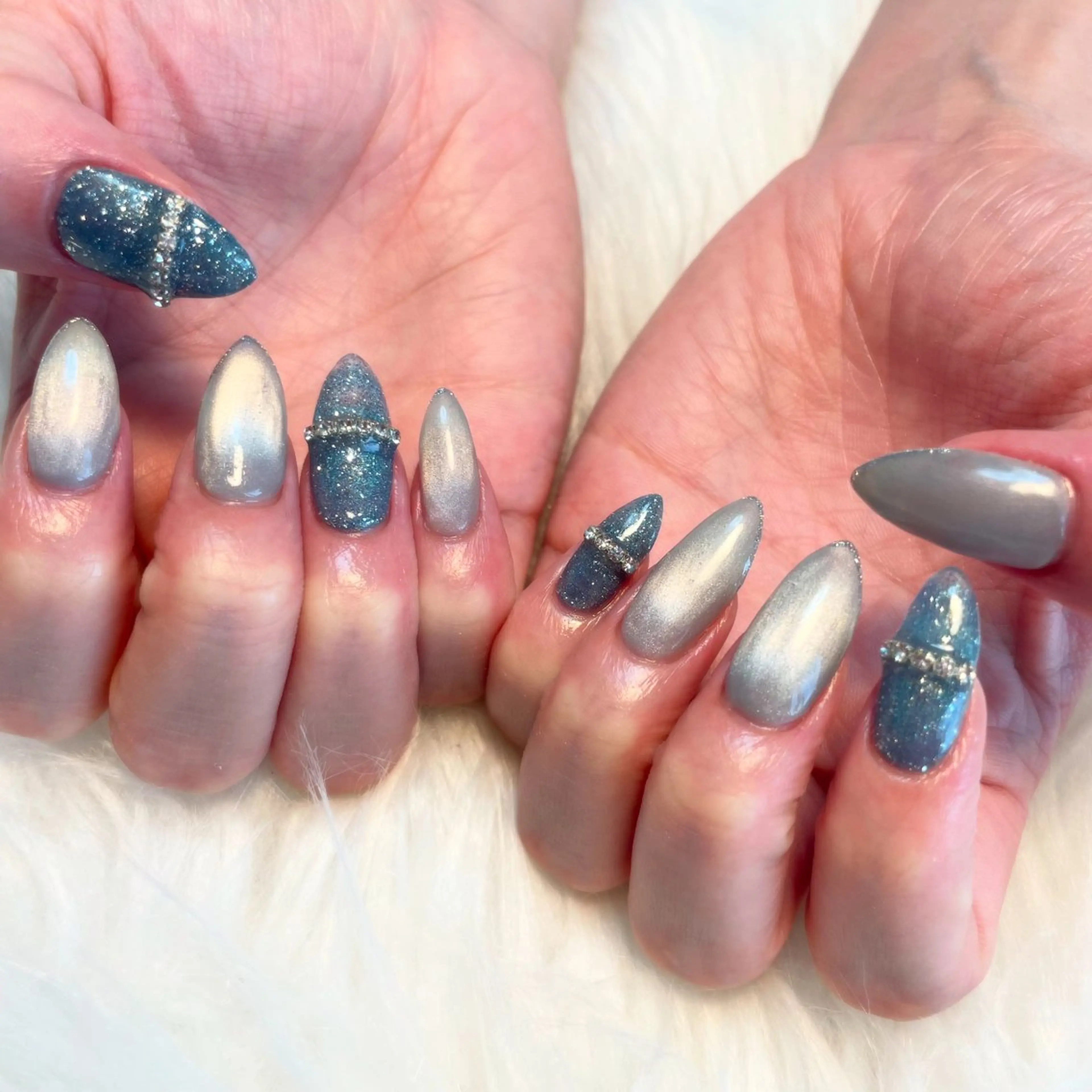 ネイル ハンドネイル ゴテゴテ💙ワンホン リオナのネイルデザイン