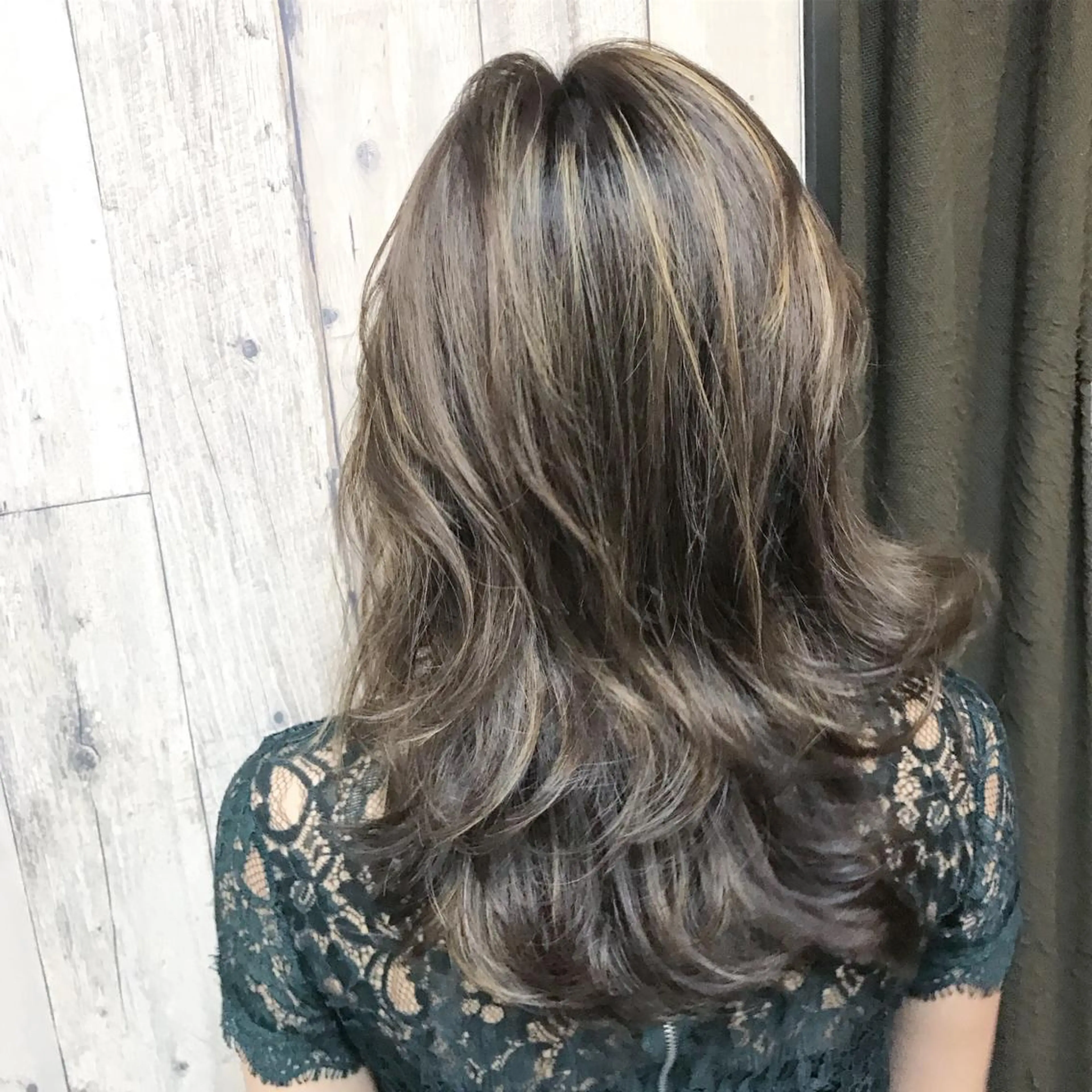 ミディアム リップカール 神戸のヘアスタイル