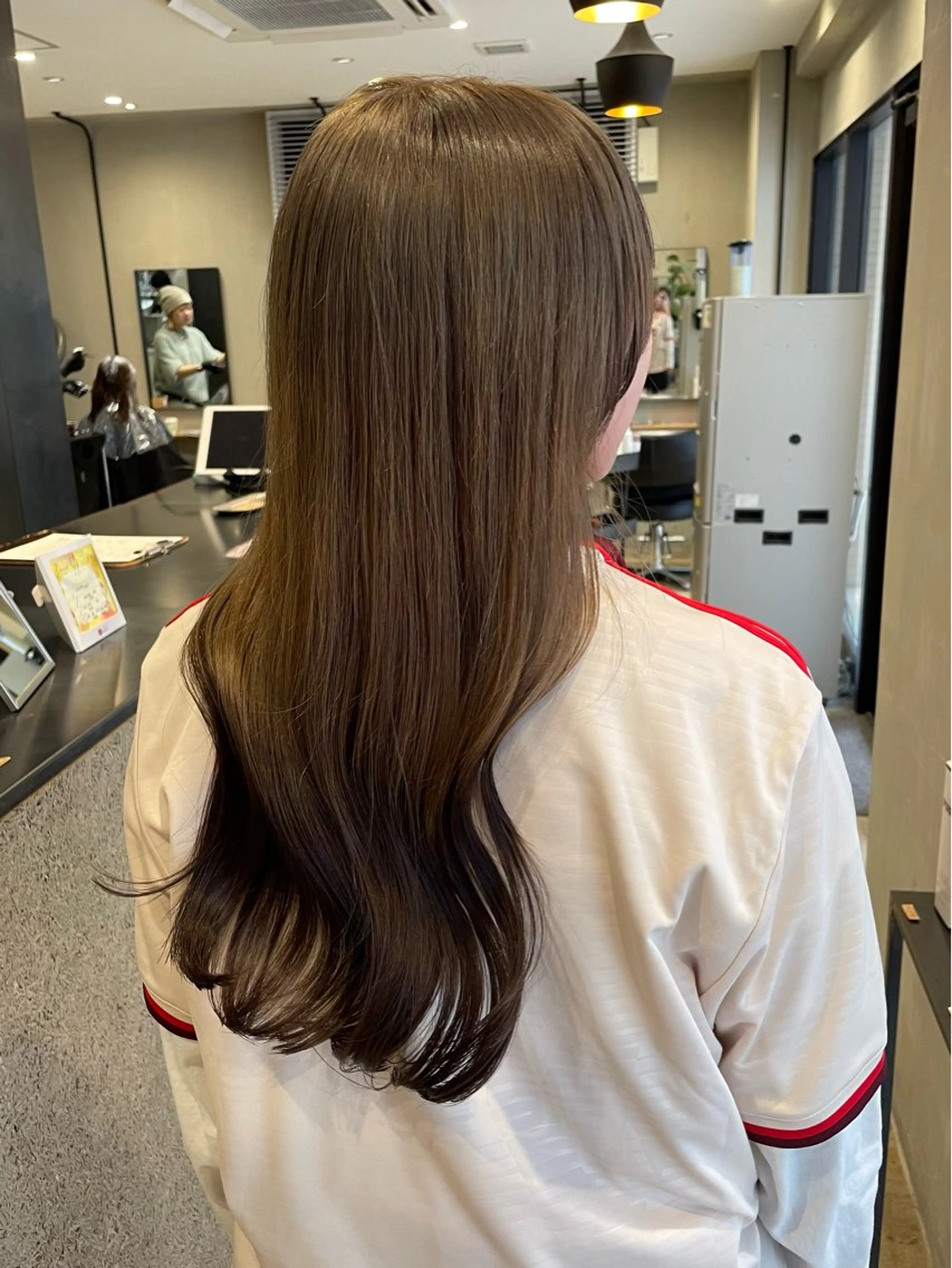 ロング カラー ブリーチ ブラウンカラー オリーブブラウン 博多/ブリーチ/レイ ヤーカット/莉子のヘアスタイル