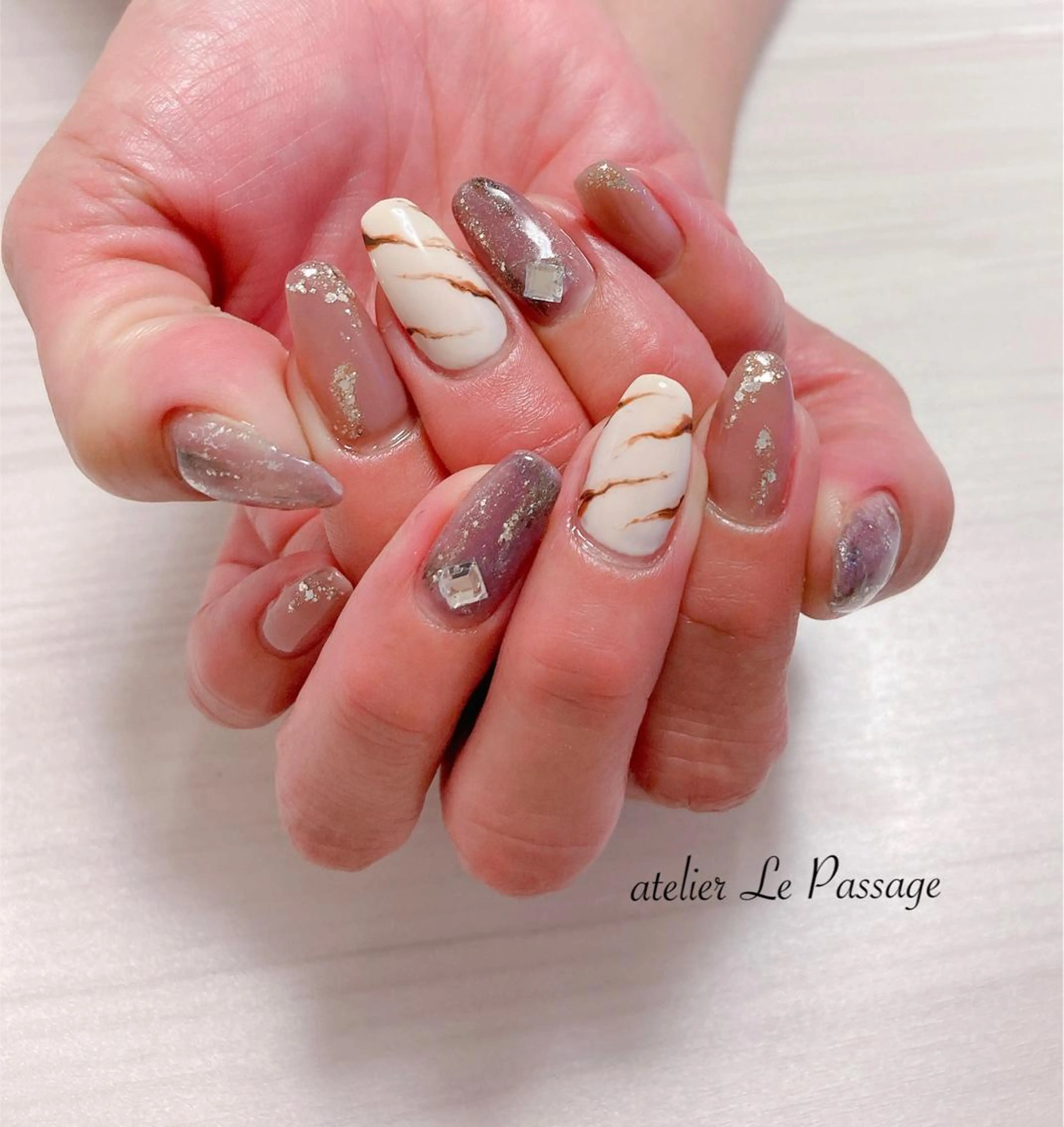 ネイル ジェルネイル キラキラネイル ニュアンスネイル オフィスネイル パラジェル Atelier Le Passage所属・h nakatsukaのネイルデザイン