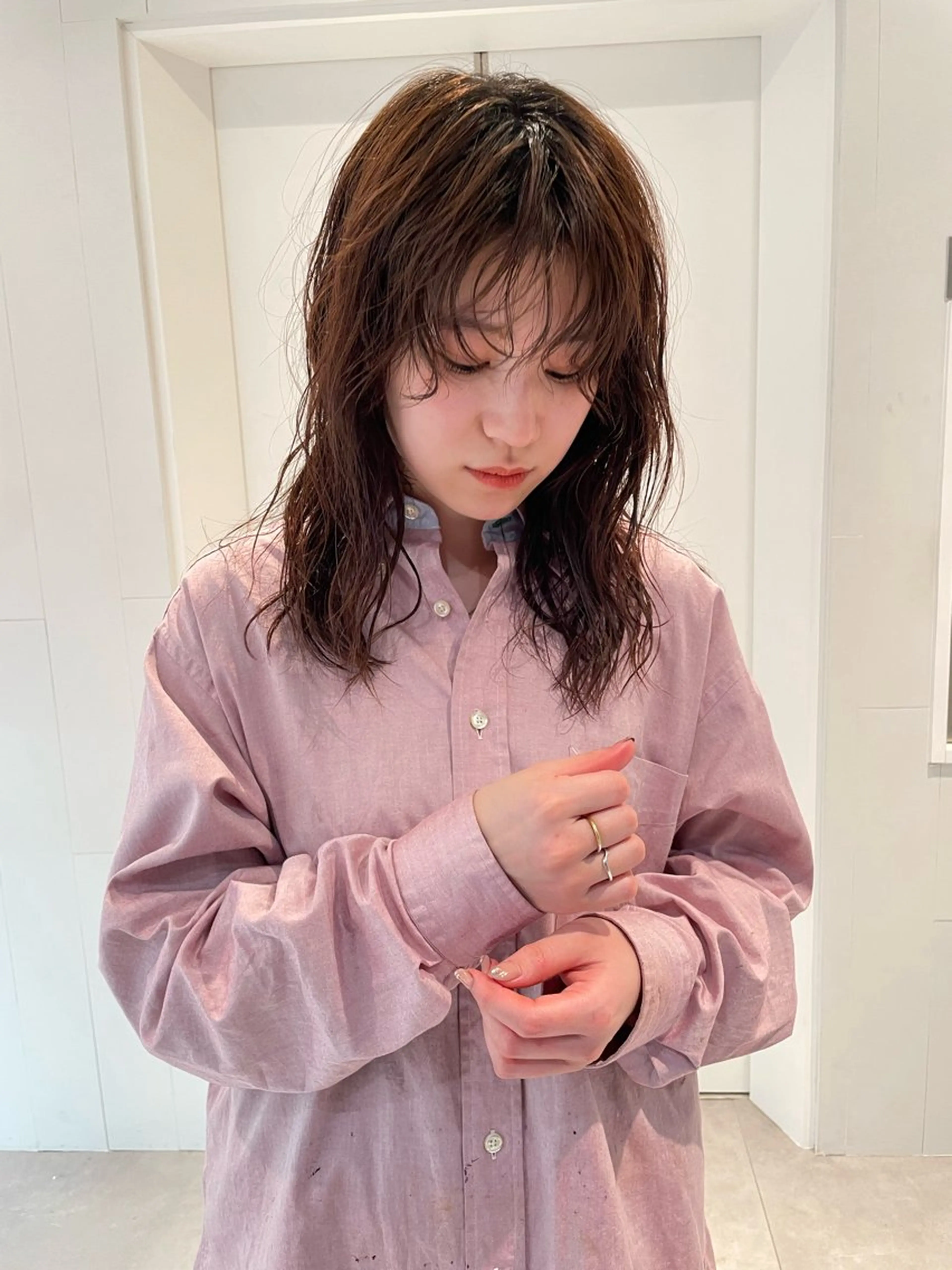 セミロング パーマ 瓜谷 亮磨のヘアスタイル