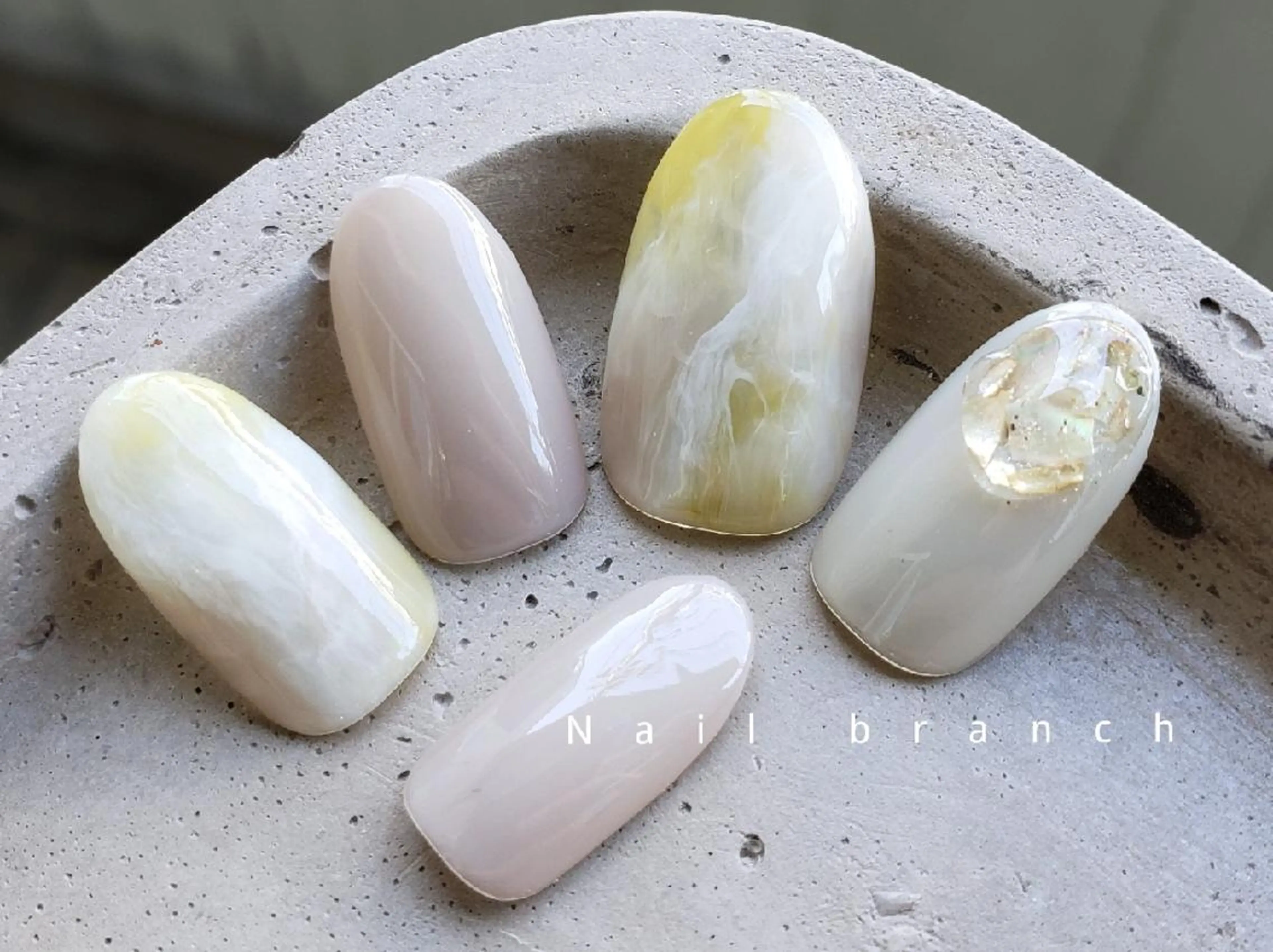 ミディアム ネイル Nail branchのネイルデザイン