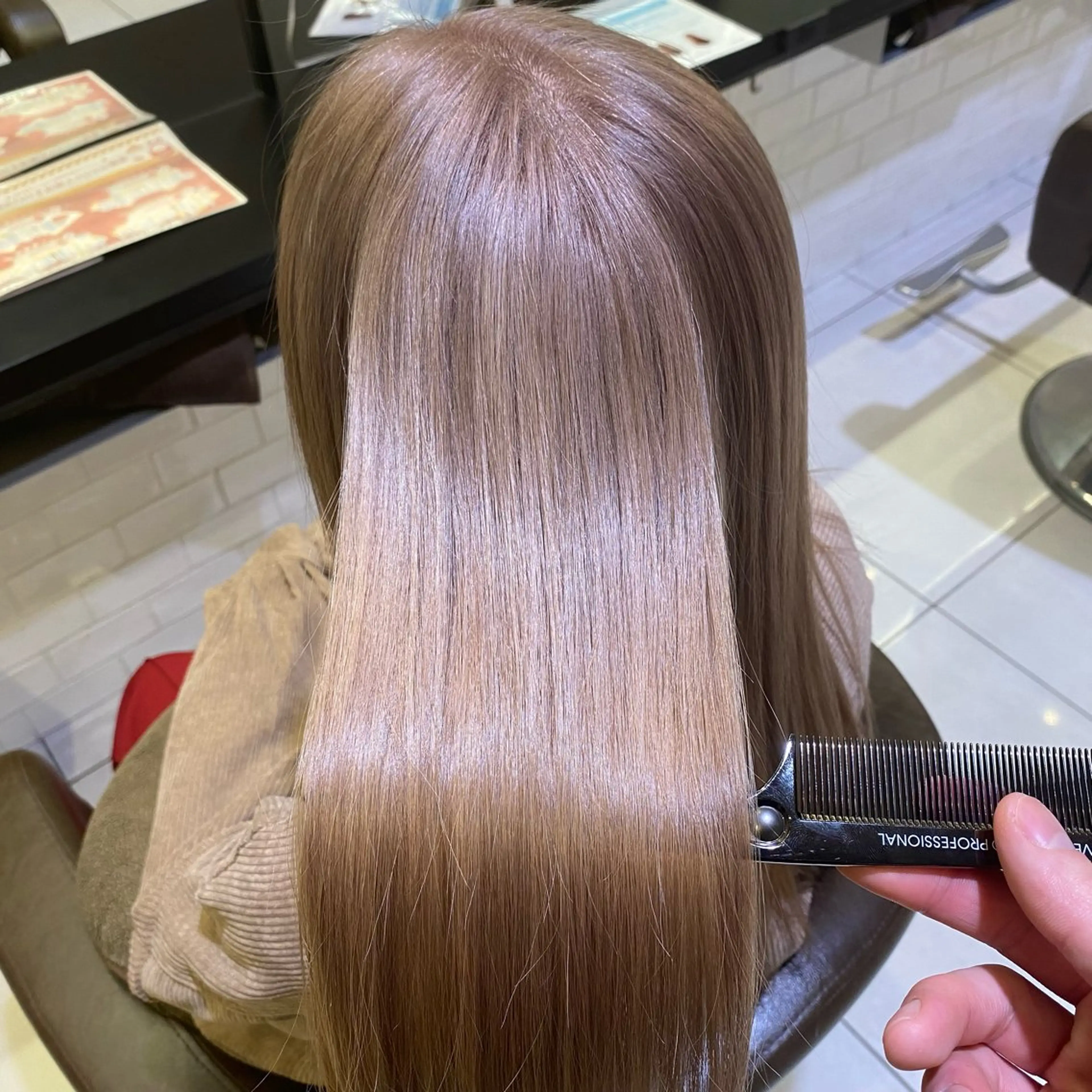 ロング カラー ベージュカラー ミルクティーベージュ 野老 海音のヘアスタイル