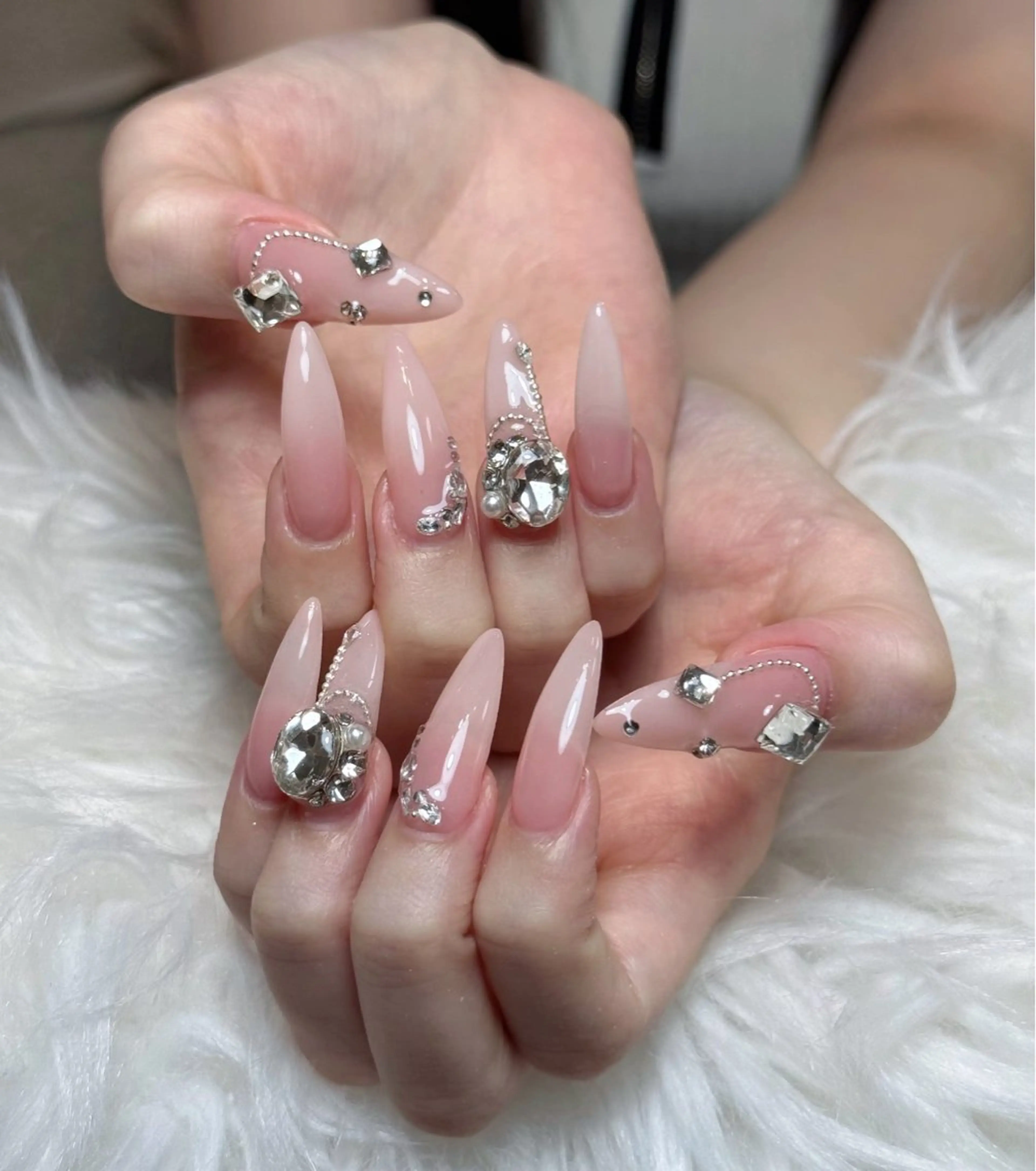 ネイル フレンチネイル ジェルネイル キラキラネイル 韓国ネイル マグネットネイル Julli NailStudioのネイルデザイン