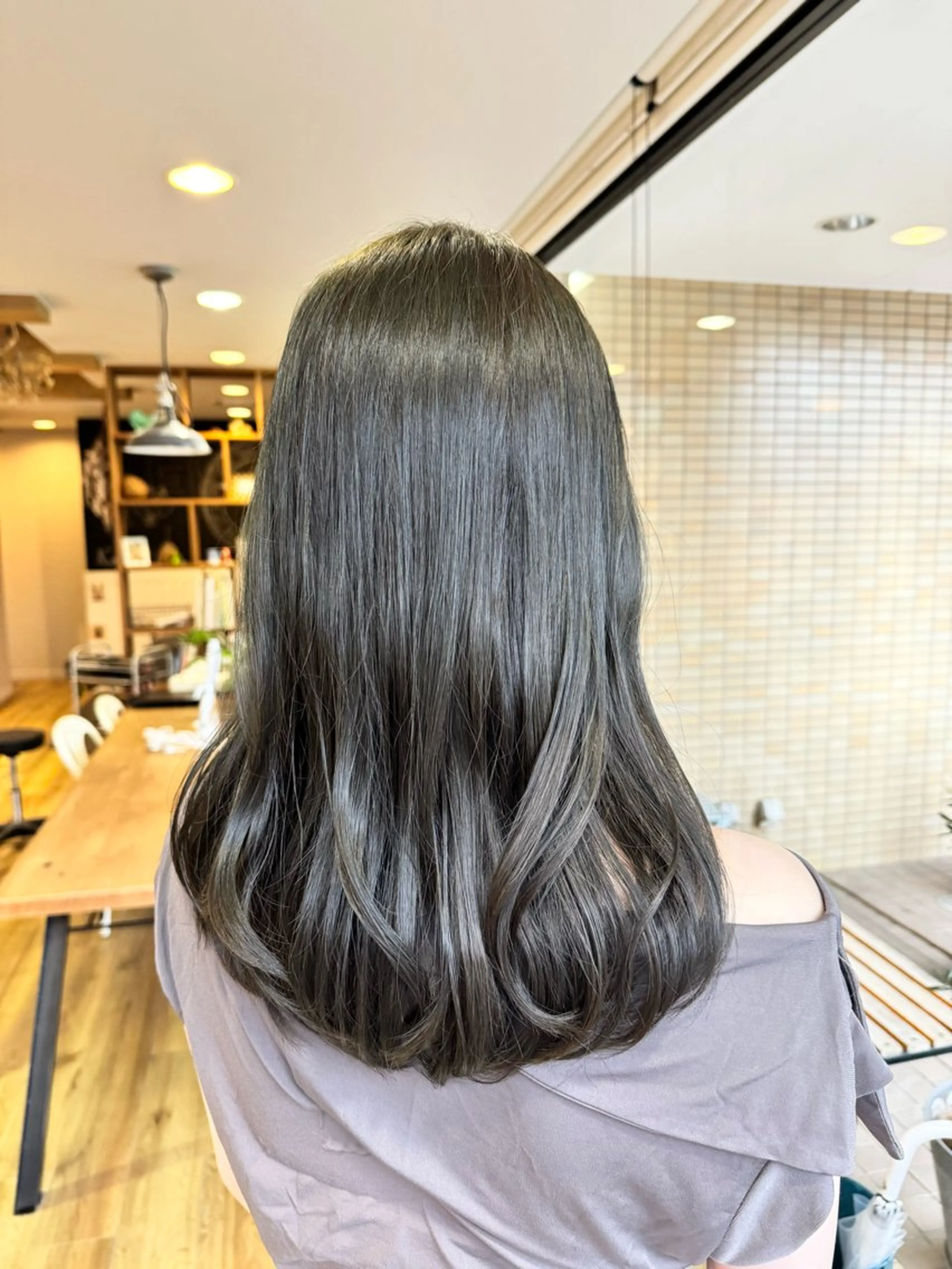 ロング カラー ベージュカラー オリーブベージュ ヘアカラー トリートメント ツキダテ ユイのヘアスタイル