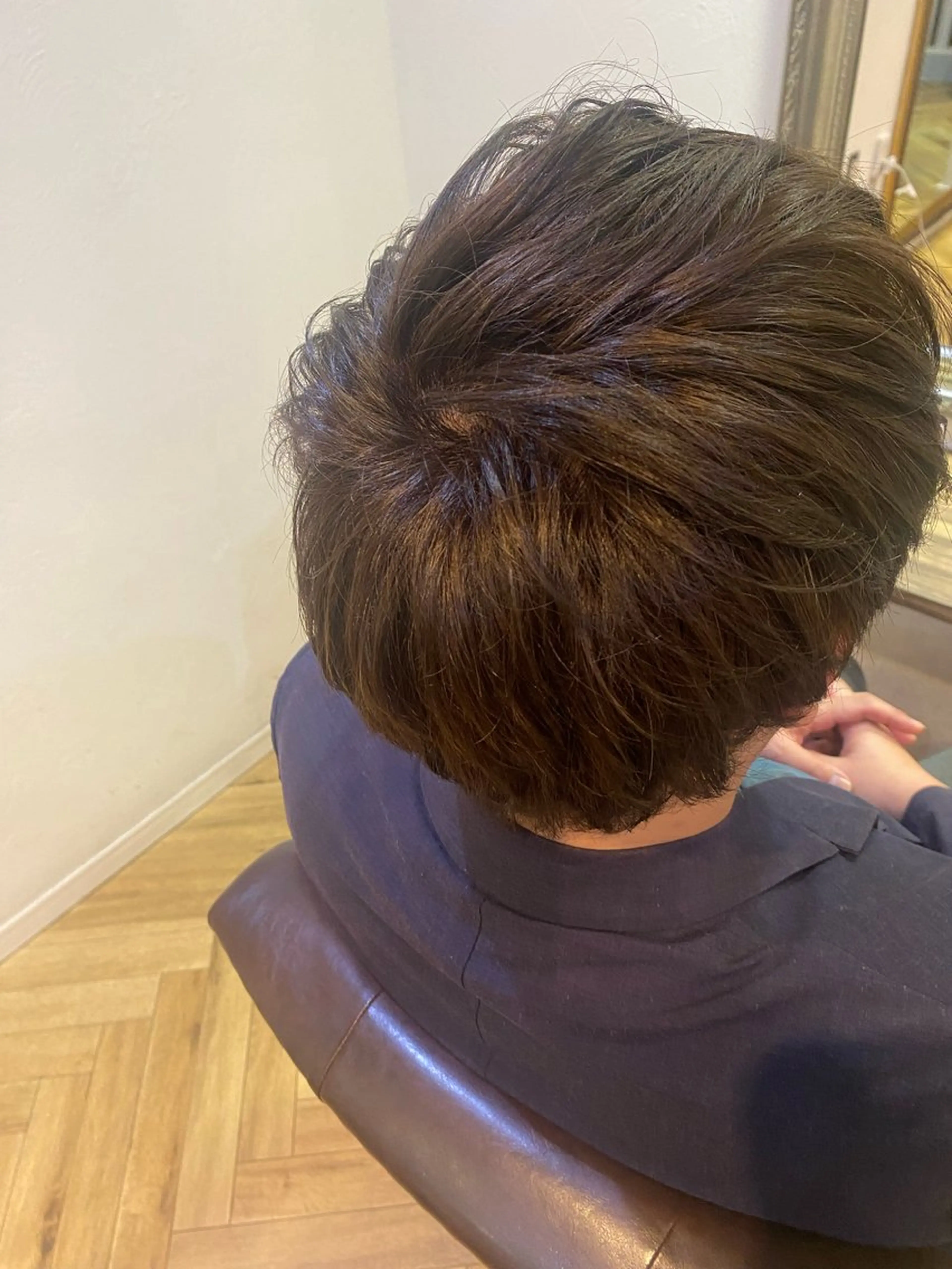 カラー メンズ 透明感カラー コテ巻き風パーマ🫶 竹内七渚のヘアスタイル