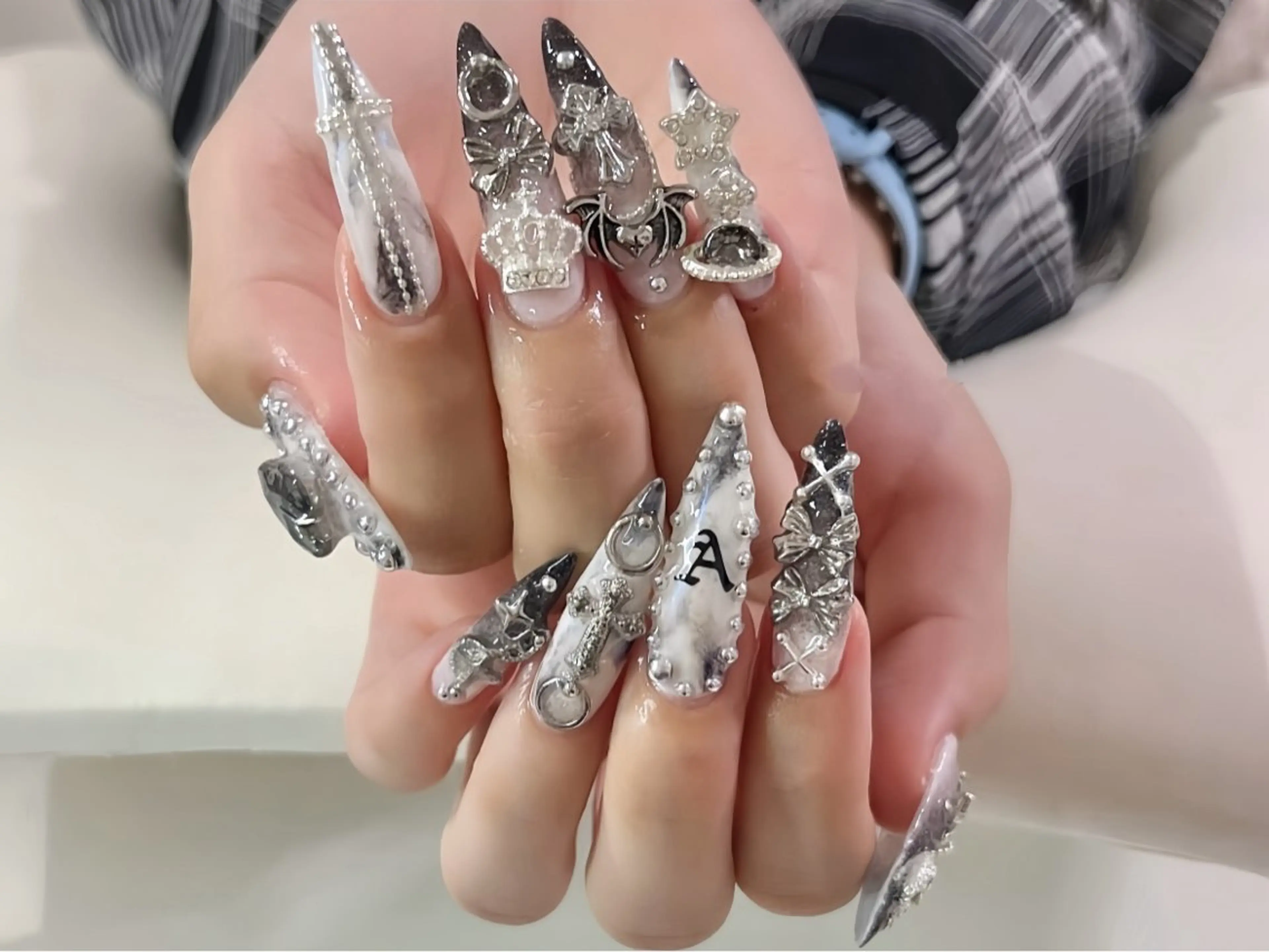 ネイル チークネイル フレンチネイル ガラスフレンチ グラデーション キラキラネイル ハンドネイル Rin Nail 新大久保店のネイルデザイン