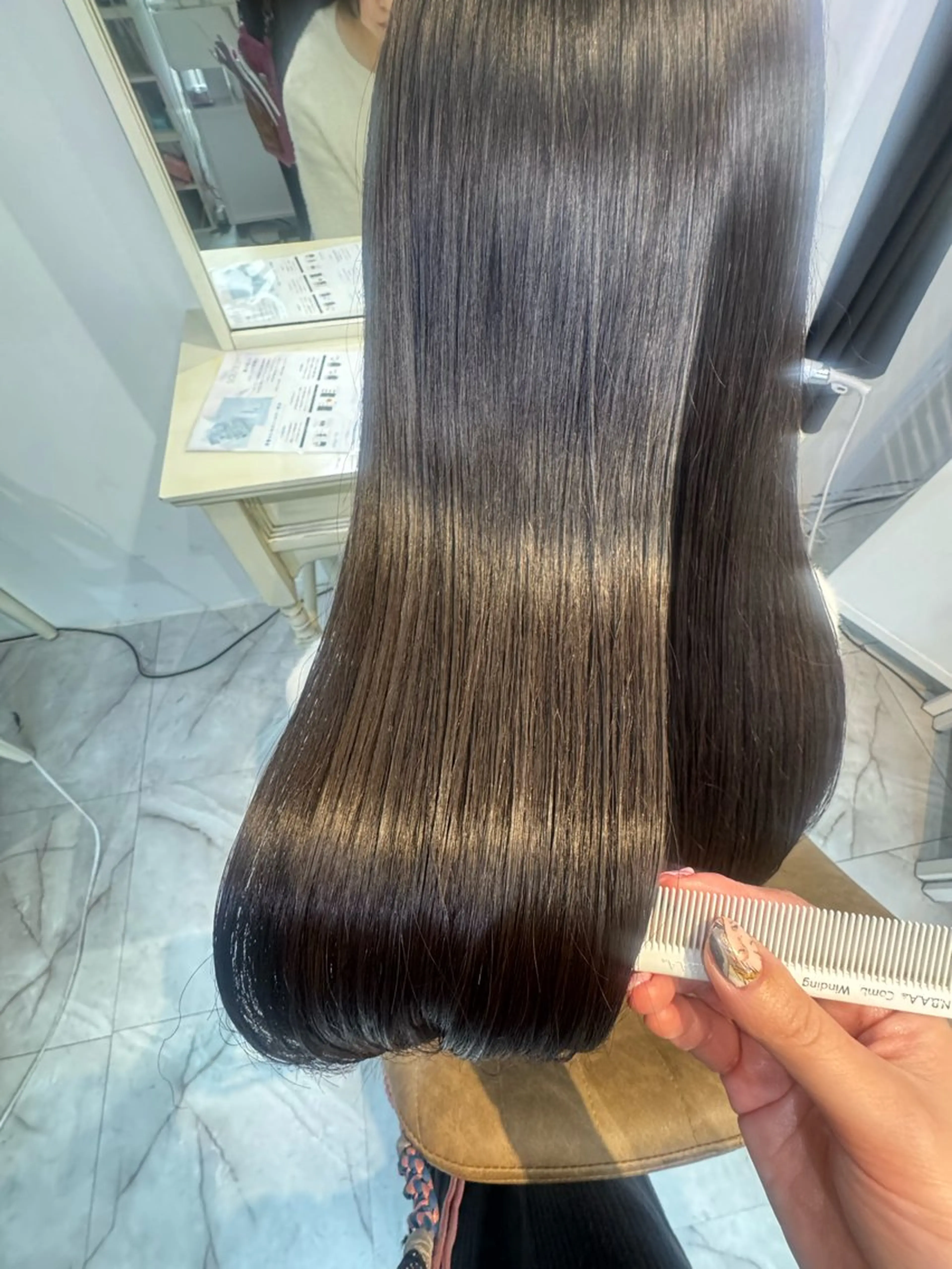 ロング パーマ 酸性ストレート ストレートパーマ カット 縮毛矯正 トリートメント Fuu.by lupine所属・28日空きあり 🌟misatoのヘアスタイル