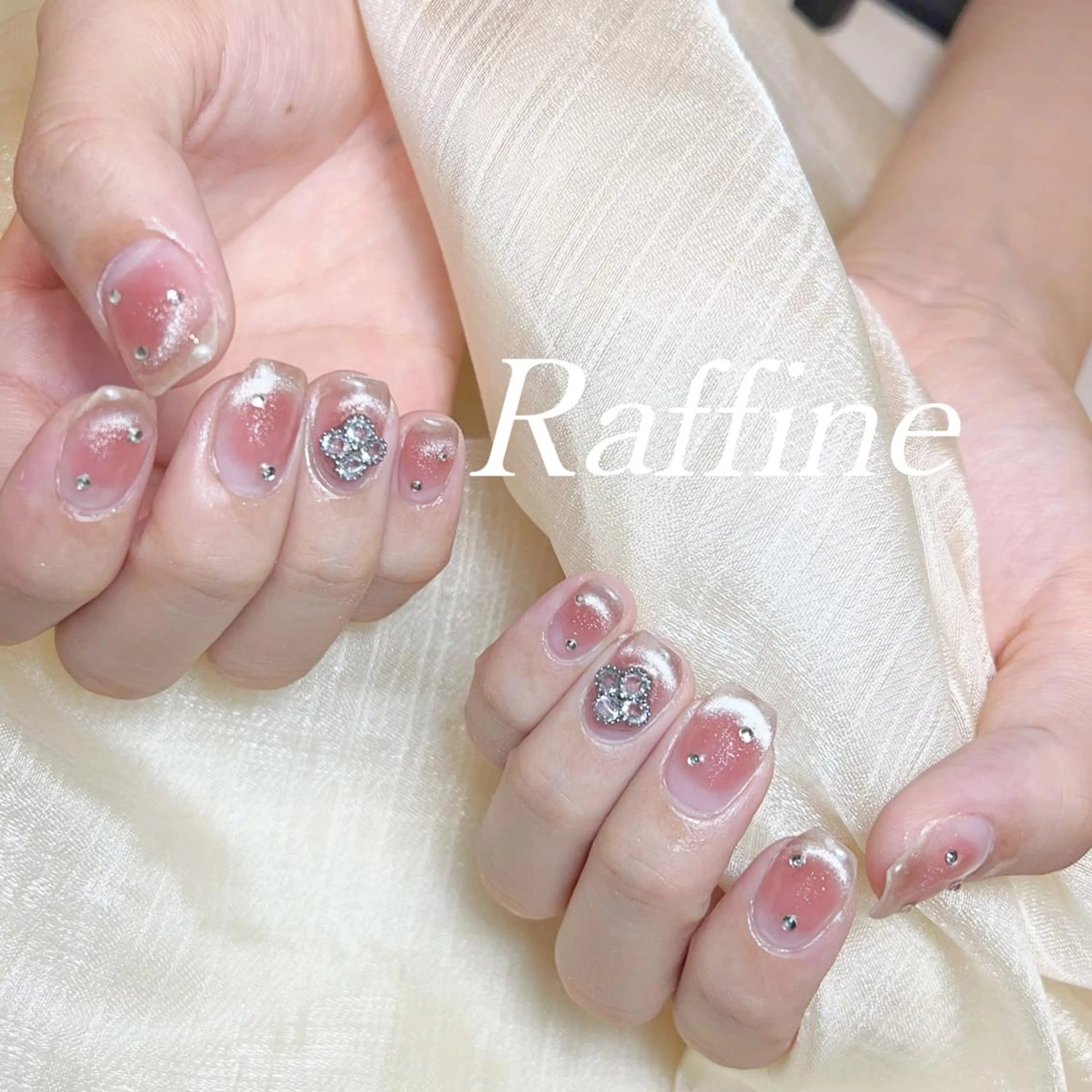 ネイル ハンドネイル RAFFINE haru🦋🩵のネイルデザイン