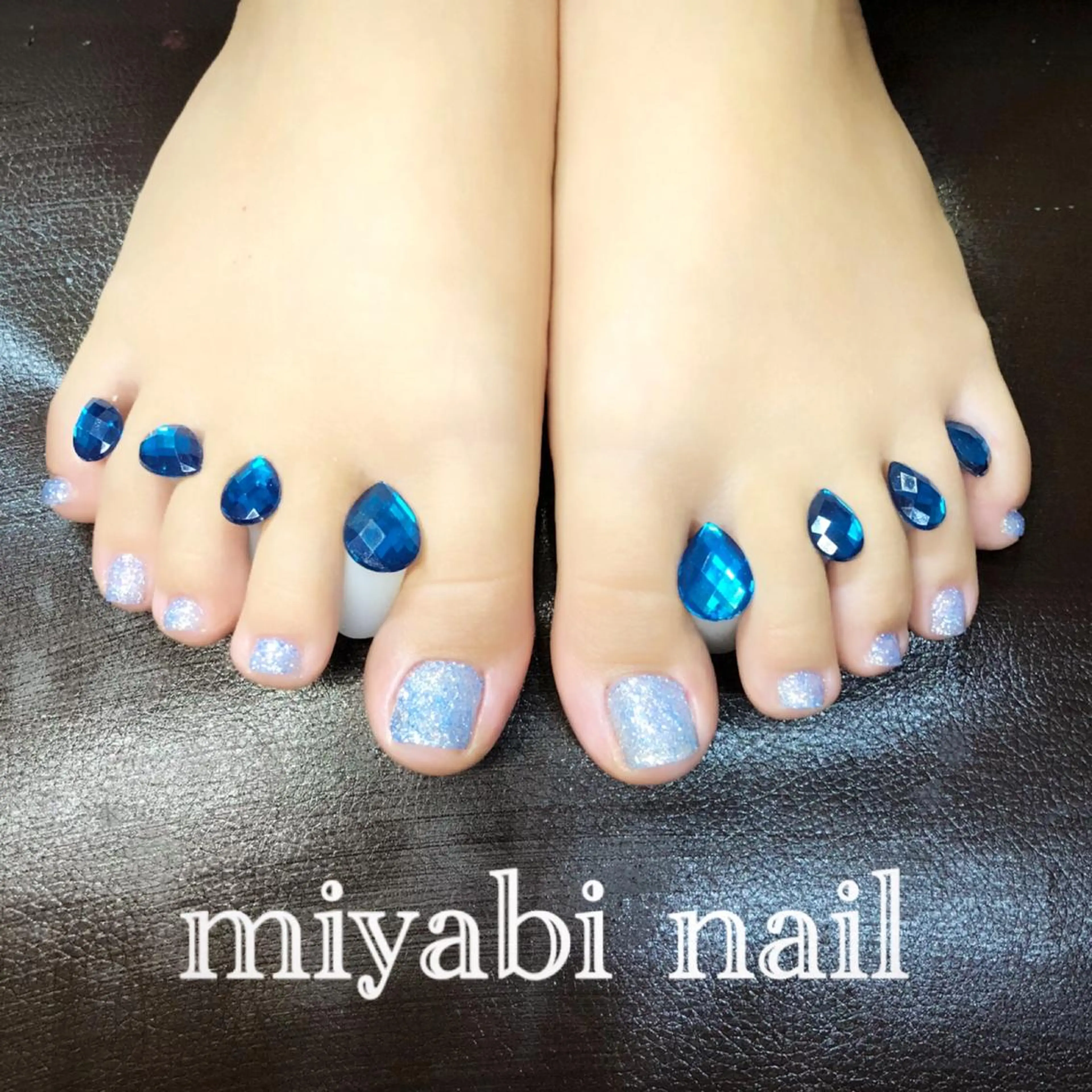 ネイル ブルー フットネイル ラメ(グリッター) ワンカラーネイル 夏ネイル フットネイル miyabi nail 桂川駅近くのネイルデザイン
