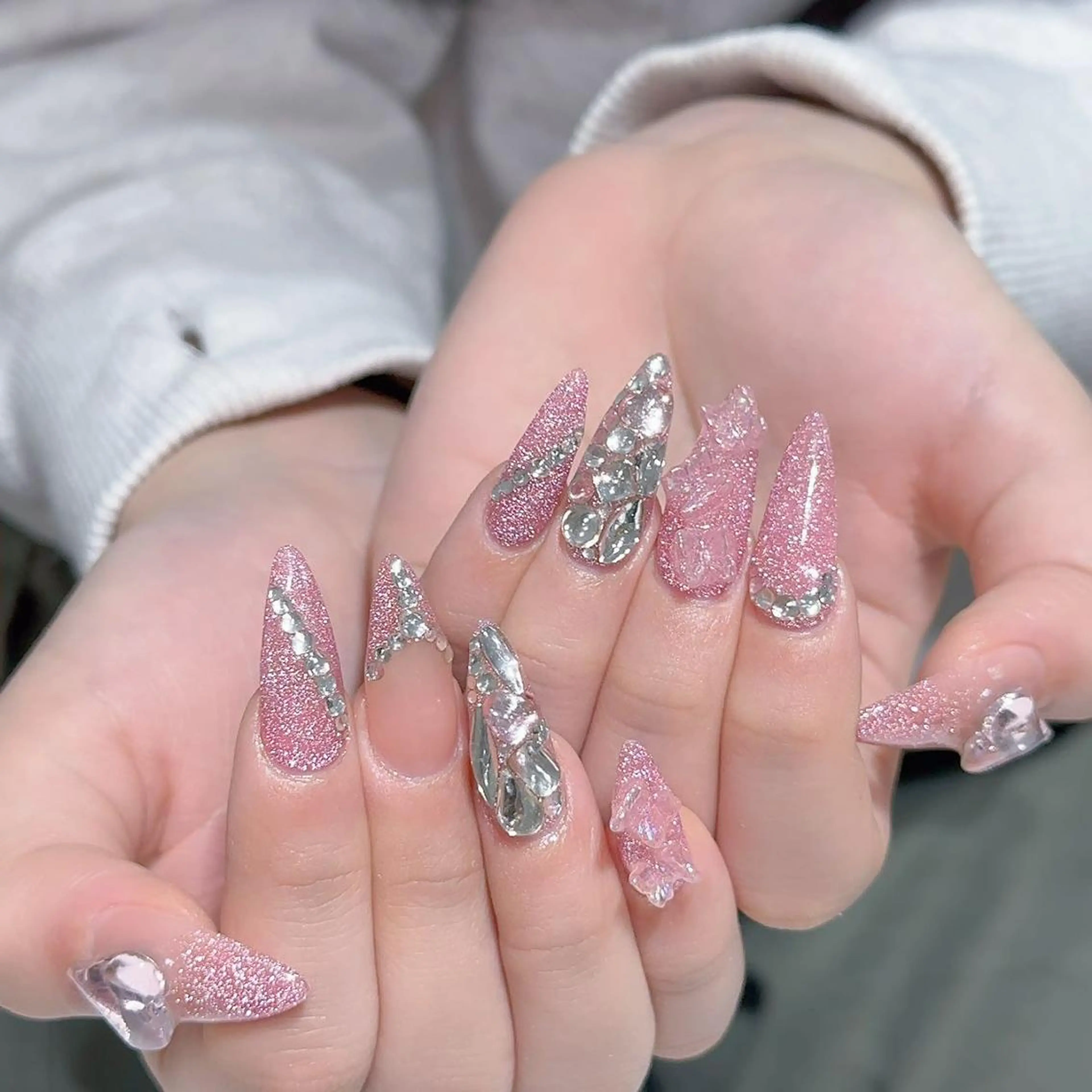 ネイル ハンドネイル Queens テイのネイルデザイン