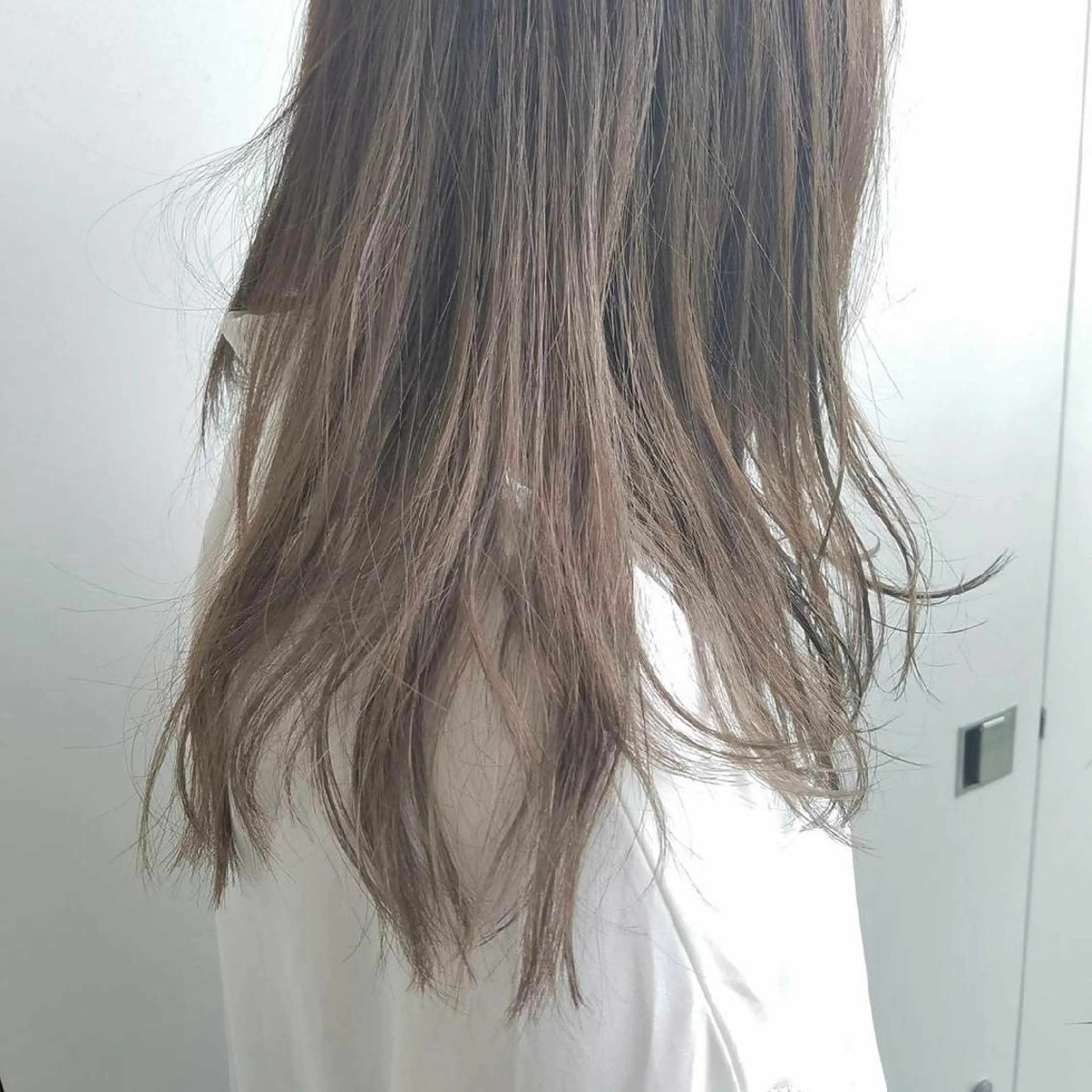 ミディアム カラー ベージュカラー 透明感カラー iplus✴ まつげ、眉毛、耳つぼのマツエク・マツパデザイン