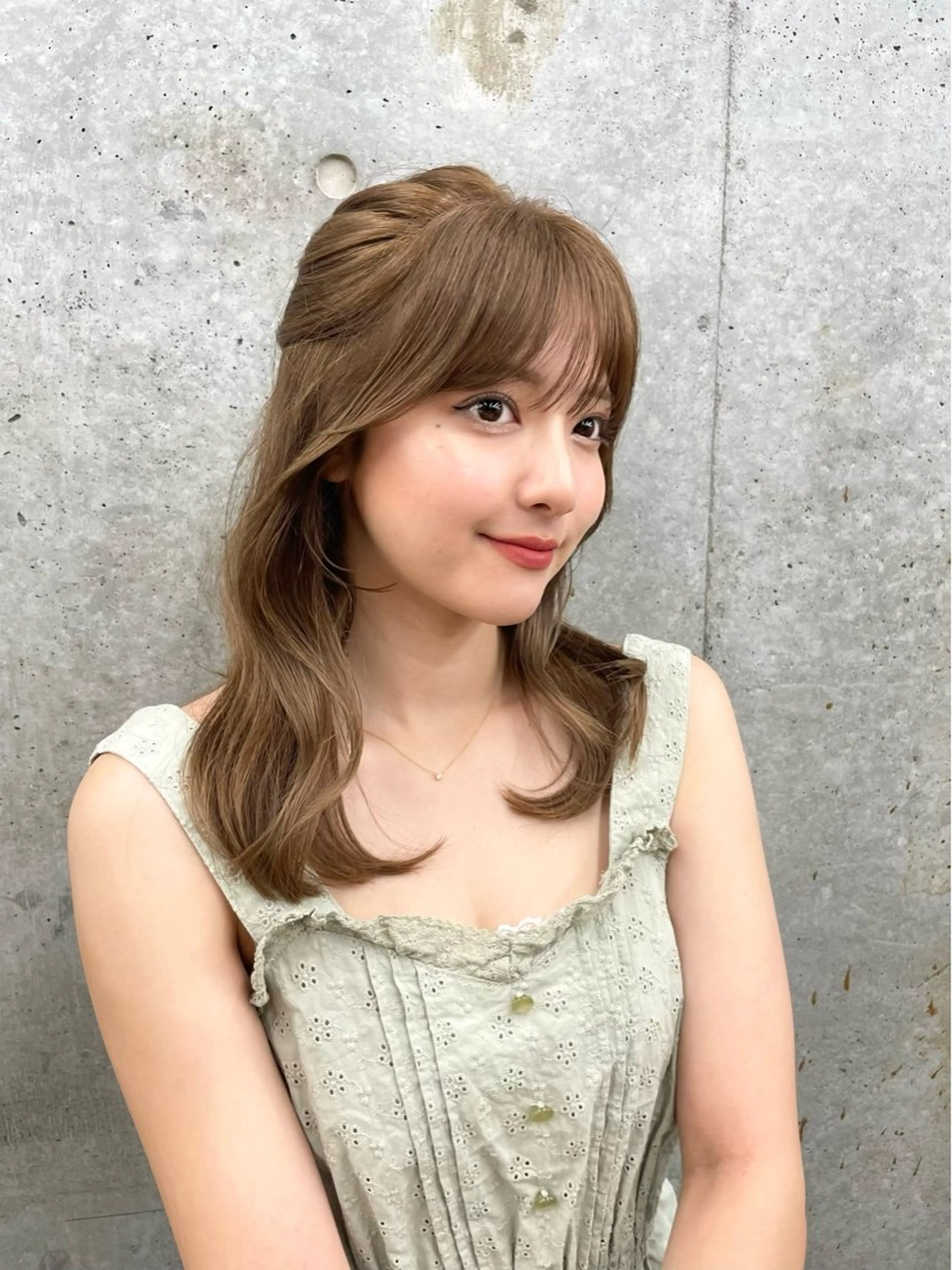 ミディアム カラー ベージュカラー 顔周りカット 盛れる顔周り /透明感/かりん🎀のヘアスタイル