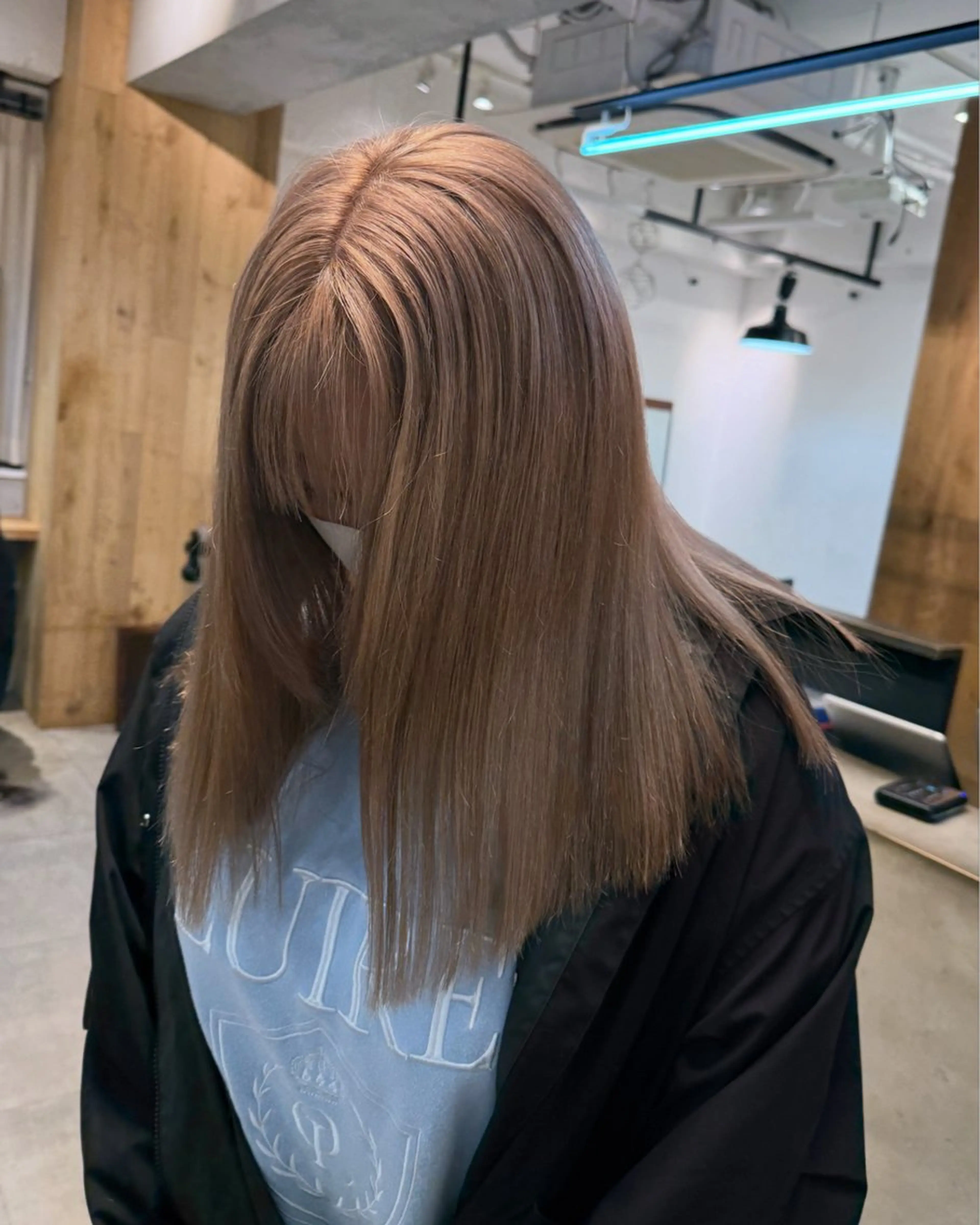 セミロング カラー ミルクティー× グレージュMOMOのヘアスタイル