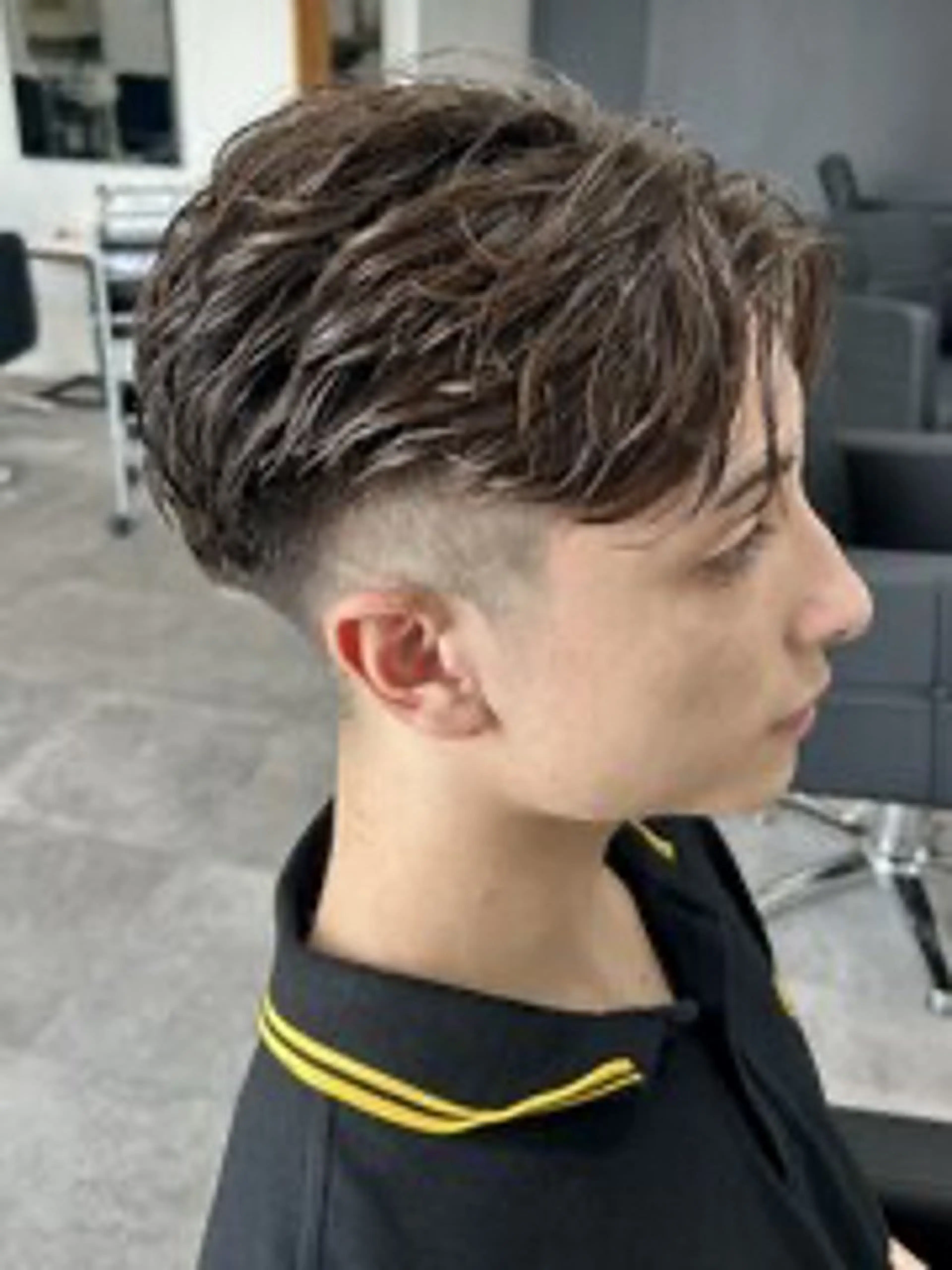 パーマ メンズ センターパート メンズパーマ 刈り上げ ニュアンスパーマ カット パーマ Hwyl by Niau所属・内山 翔太のヘアスタイル