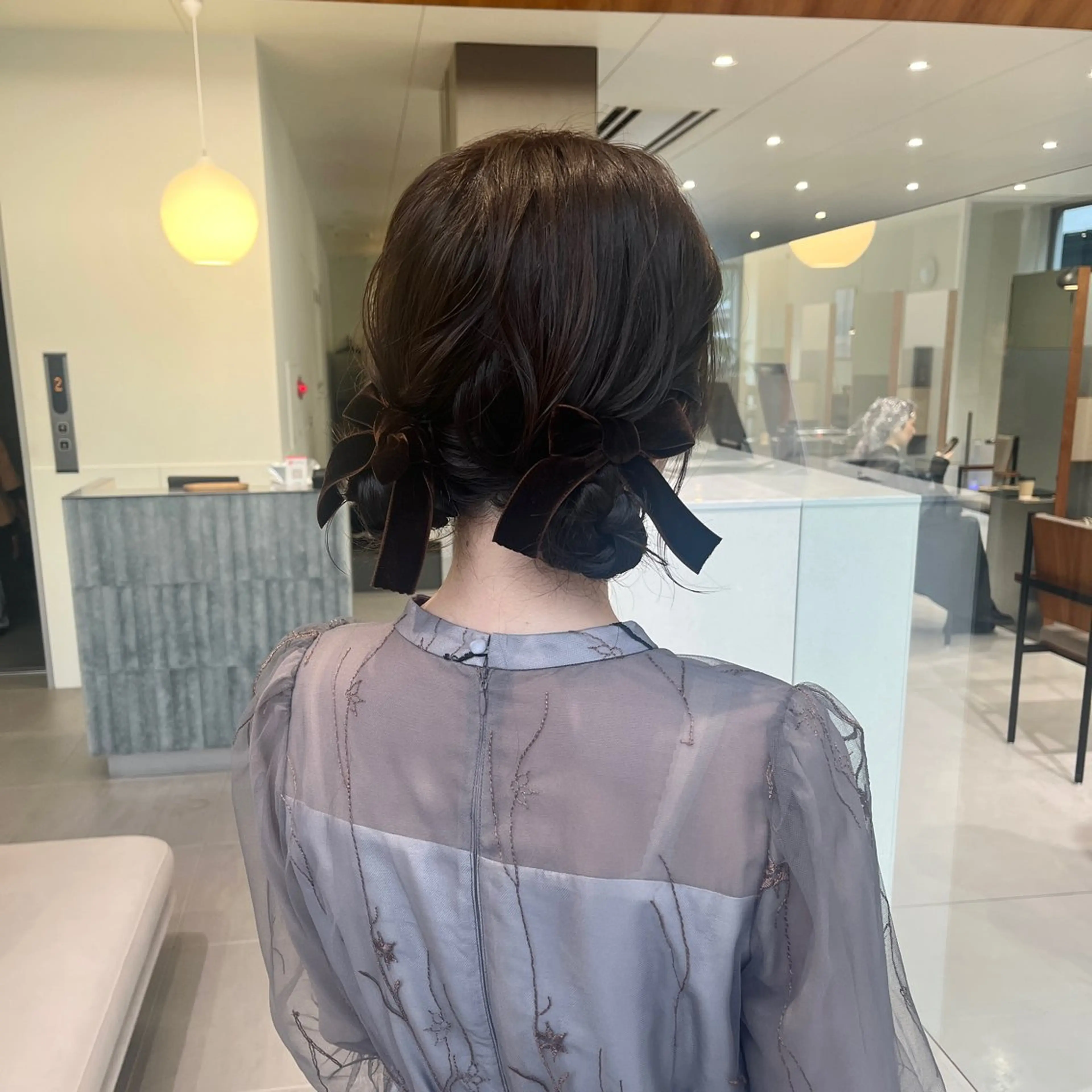 セミロング カラー ヘアアレンジ ベージュカラー ブリーチ 透明感カラー ダブルカラー トリートメント ヘアセット ブリーチ/レイヤー 🌻Mutsumiのヘアスタイル