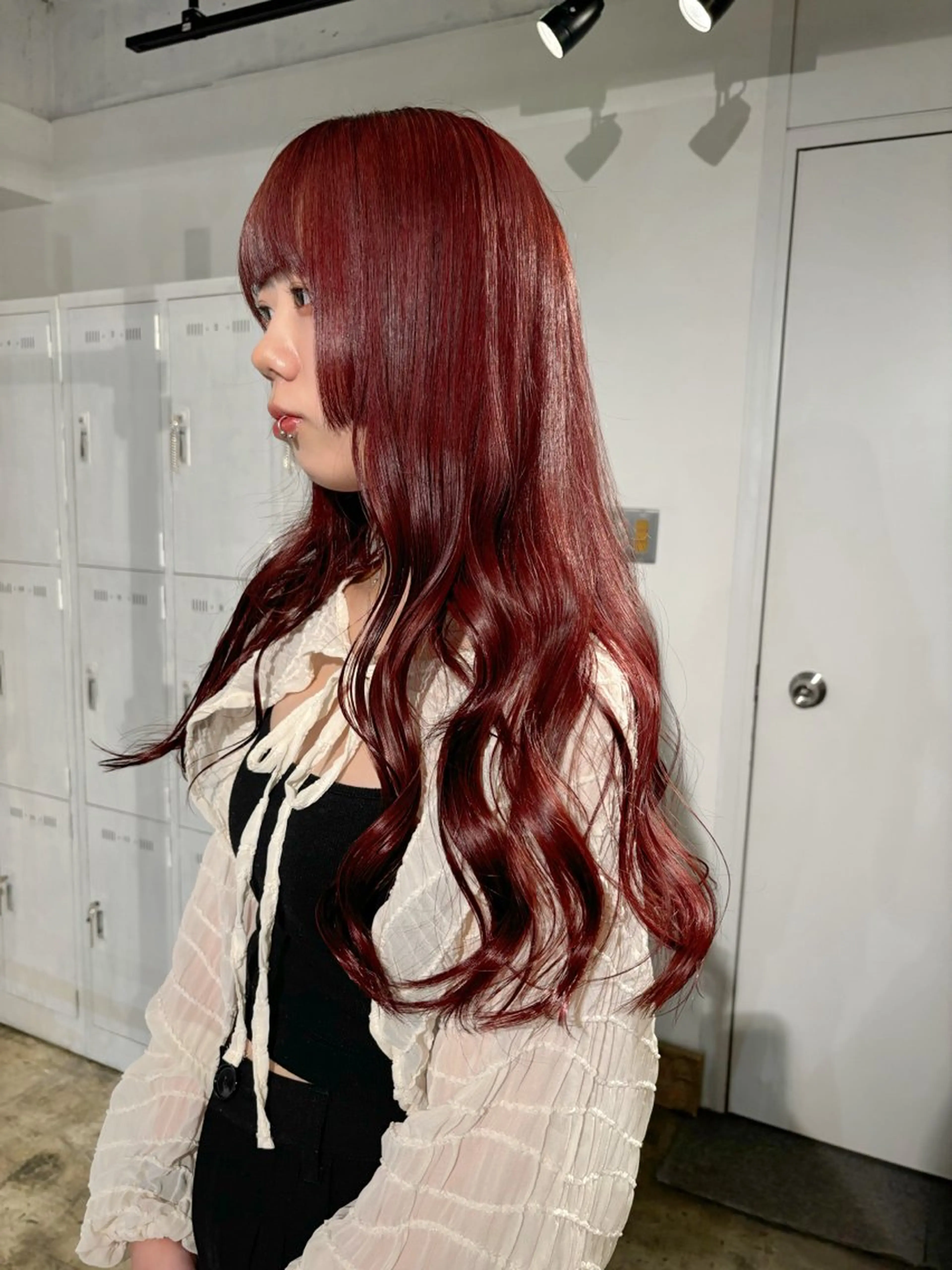 ロング カラー ブリーチ ボルドーカラー ダブルカラー ブリーチなしカラー レッドカラー 暖色カラー🍒 ケアブリーチ/akiのヘアスタイル