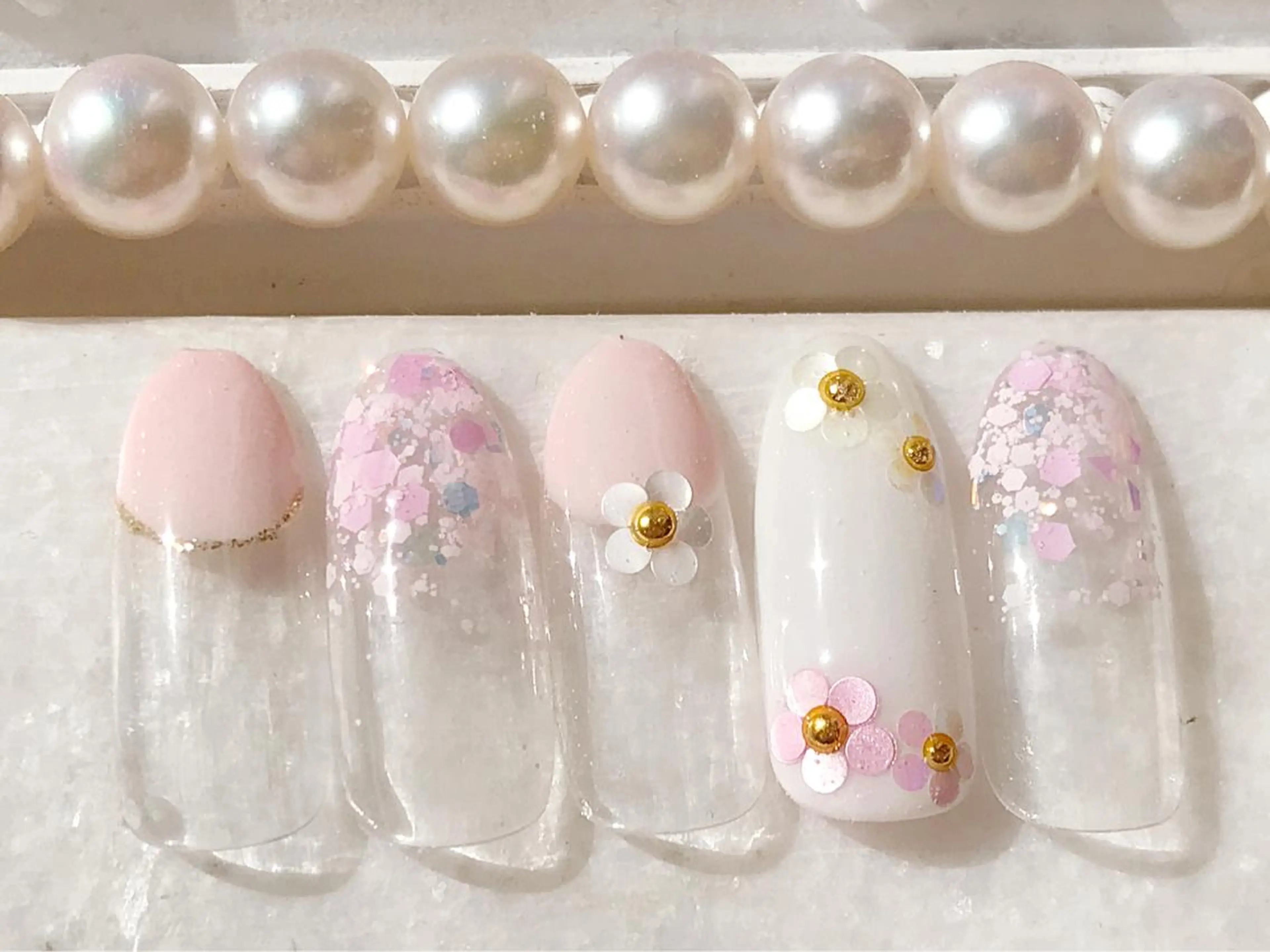 ネイル ホログラムネイル ピンク 春ネイル ハンドネイル Satomi  のネイルデザイン