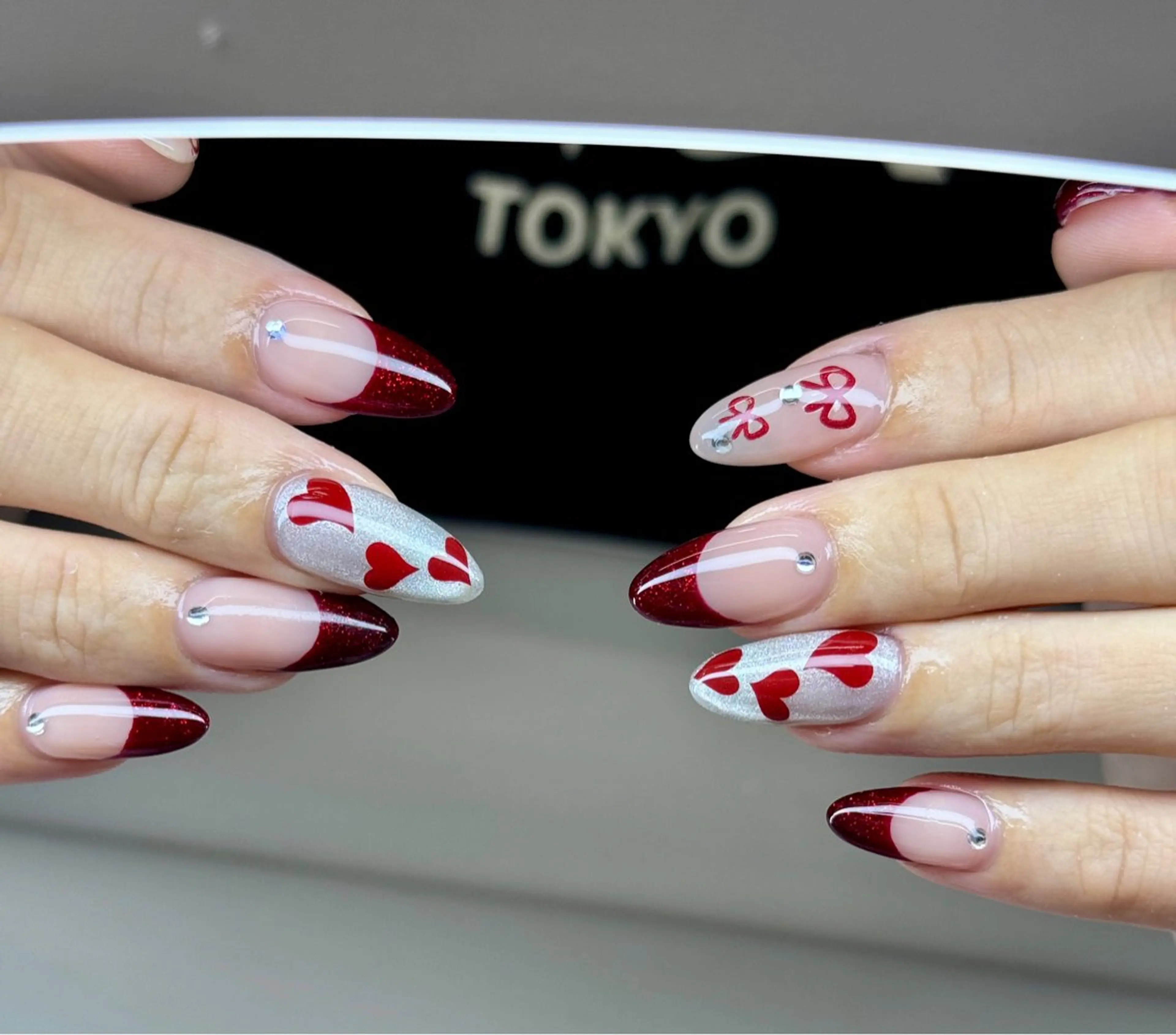 ネイル ハンドネイル フットネイル ハンドケア AngelChris ビューティーサロンのネイルデザイン